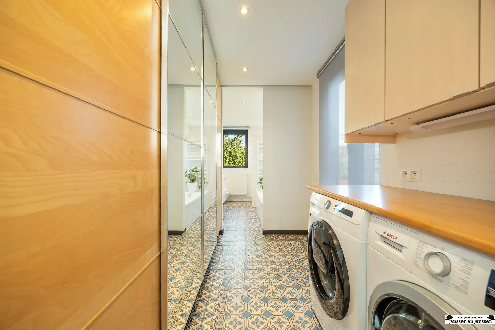 Prachtig gerenoveerd herenhuis met groene stadstuin foto 15
