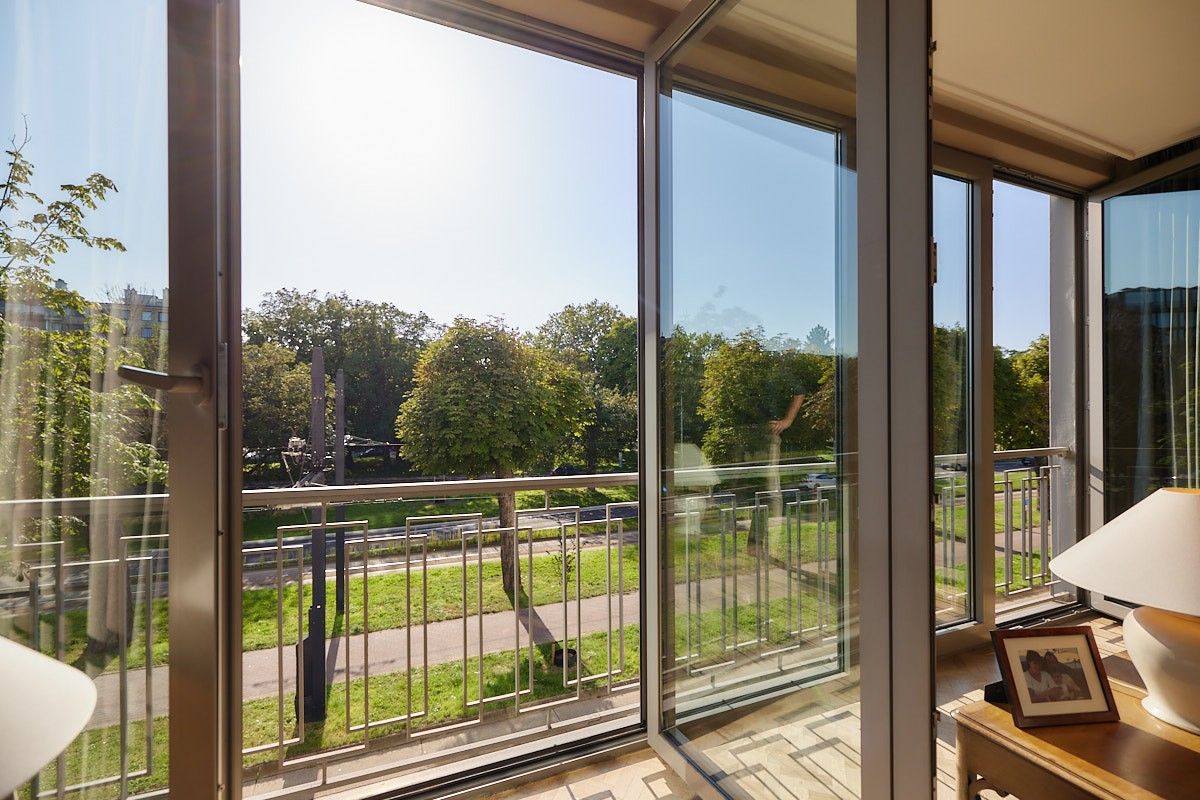 VERKOCHT. Bijzonder sfeervol appartement aan het Zuidpark met drie slaapkamers. foto 4