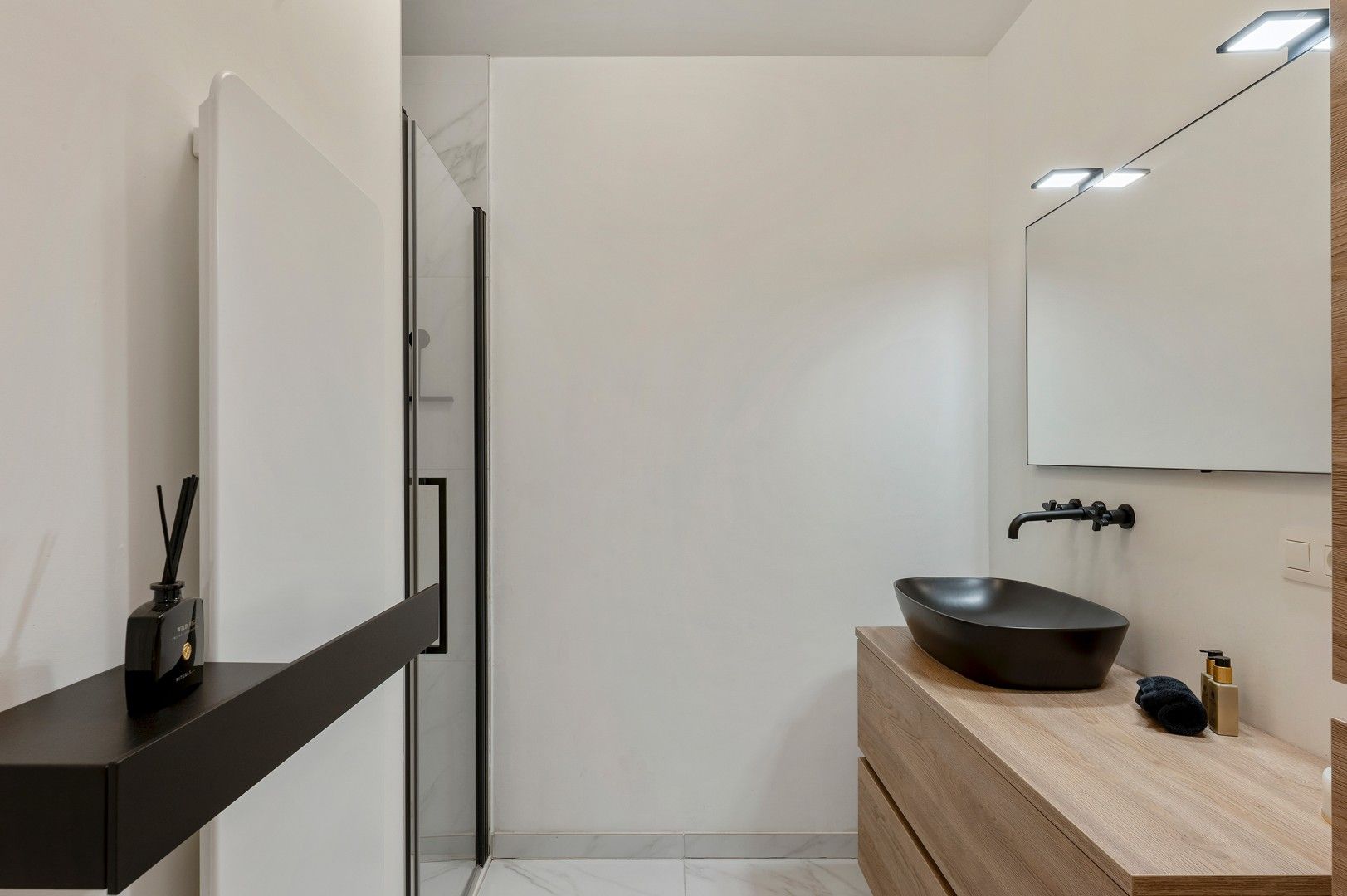 Instapklaar dakappartement met terras in het centrum van Putte foto 14