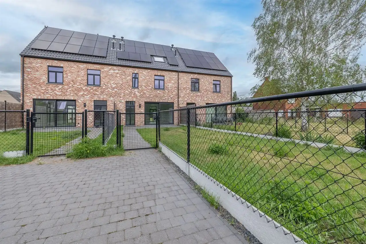 Nieuwbouw met vier slaapkamers, mooie tuin en centrale ligging foto 2