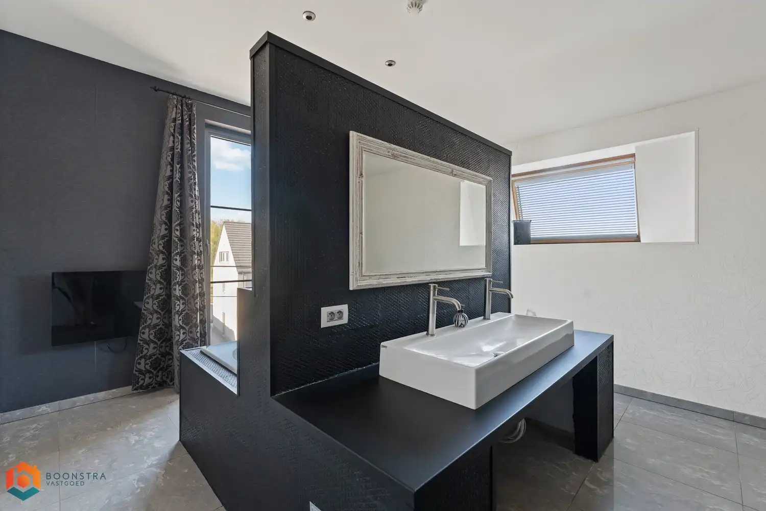 Handelspand met woonst en ruime parking op een perceel van 2592 m² te Rotselaar foto 18