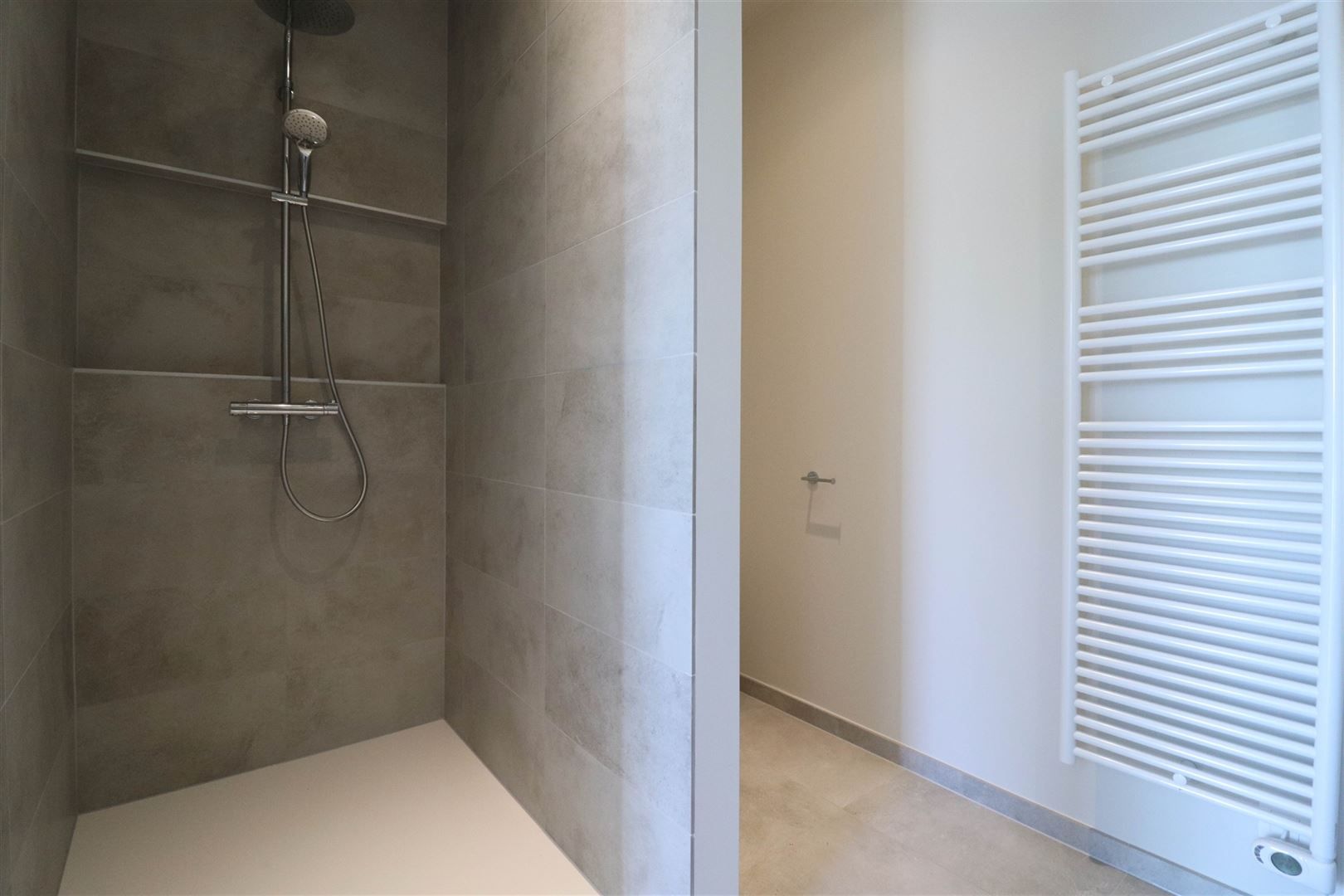 Luxe nieuwbouwappartement met terrassen foto 18