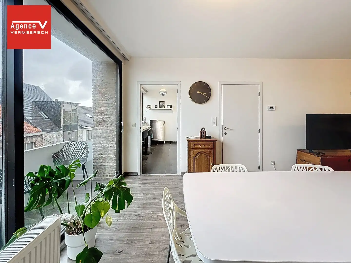 Ruim instapklaar 3 slkr appartement inclusief autostaanplaats in gebouw.  foto 6