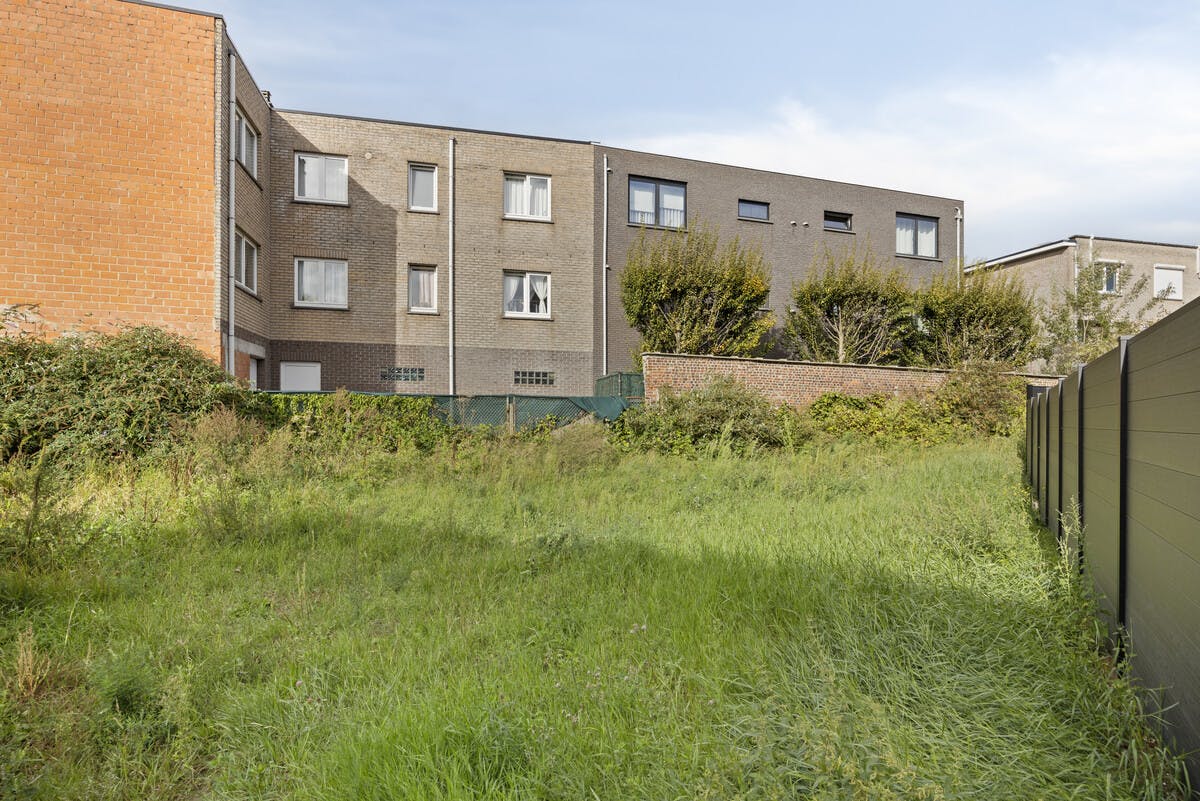 Bouwgrond voor halfopen bebouwing met ontwikkelingspotentieel te koop foto 5
