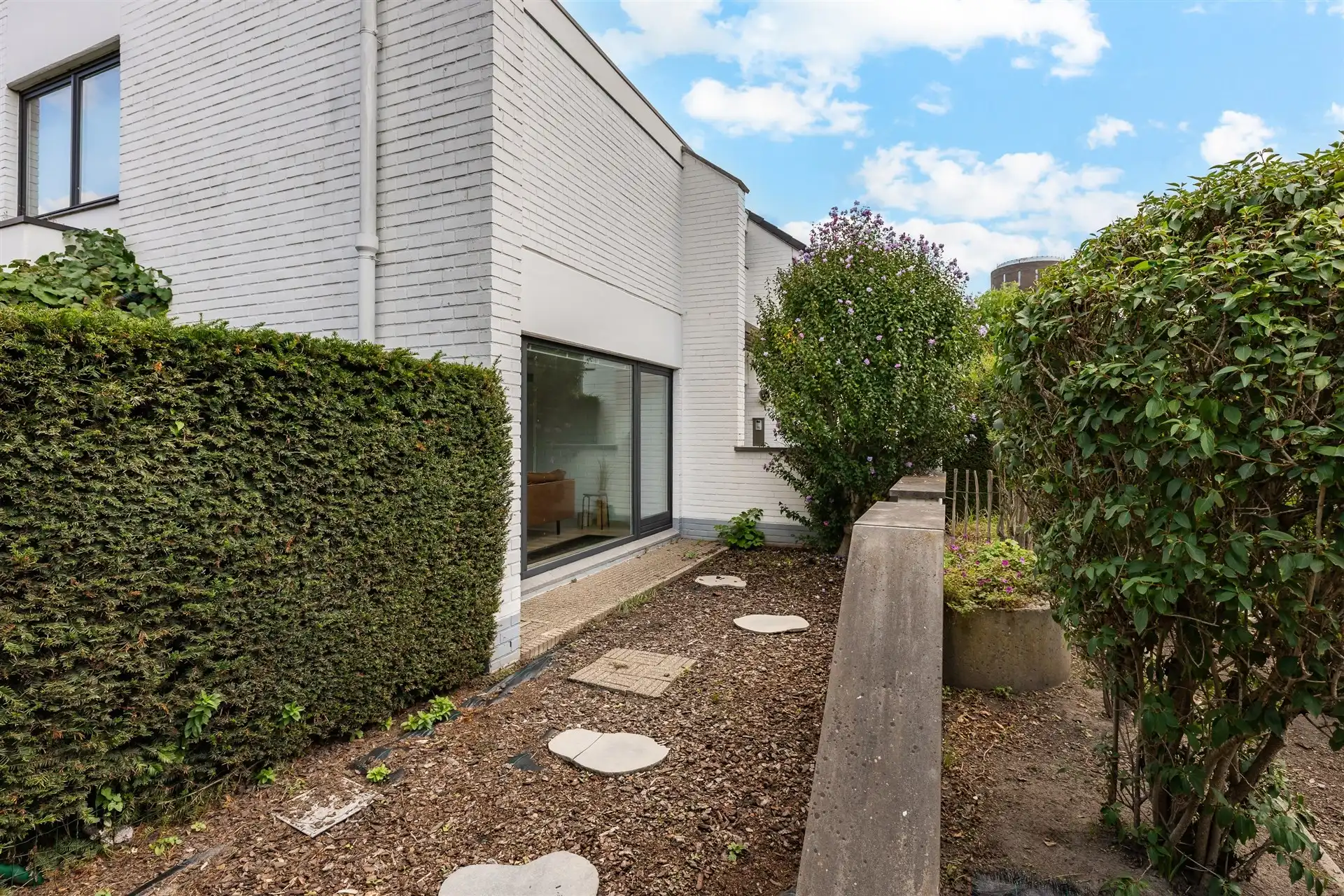 Riante woning met 4 slaapkamers , tuin en praktijk foto 7