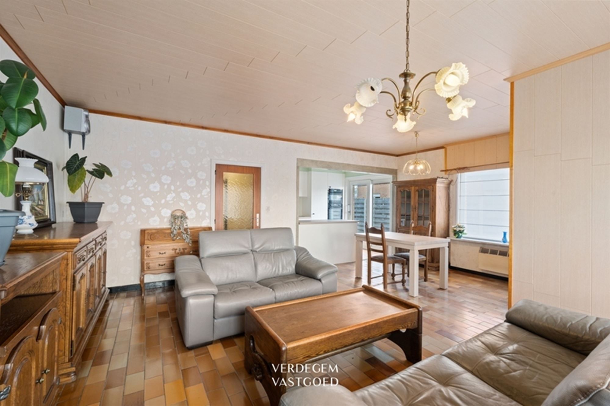 Te renoveren bungalow met 3 slaapkamers in fijne woonbuurt foto 3