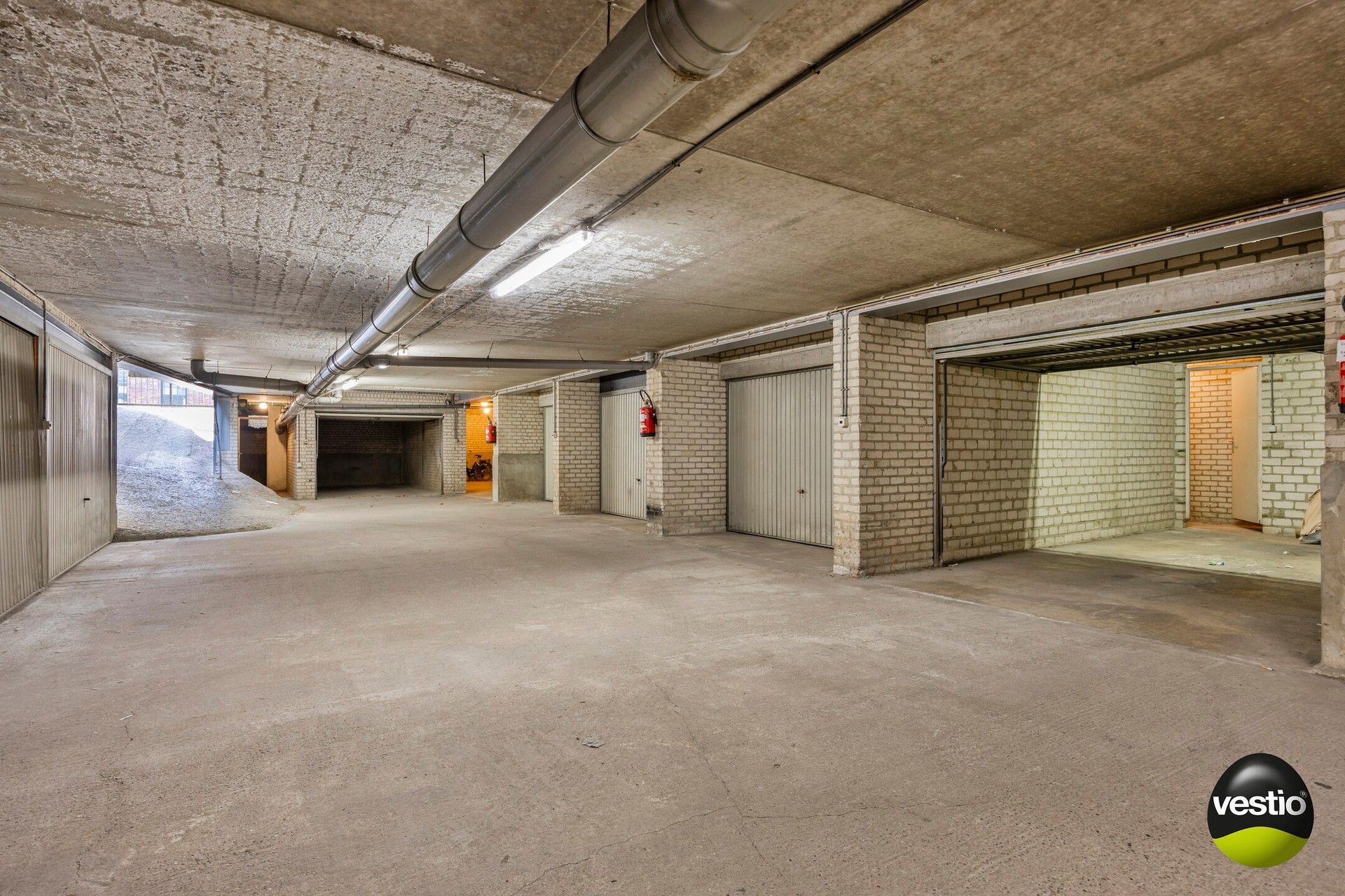 Leuke handelsruimte (ca. 80 m²) met studio en garagebox aan het Capucienenplein! foto 17