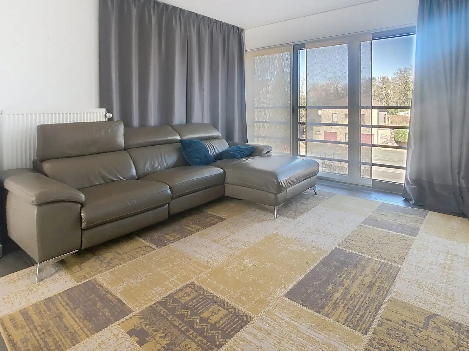 Duplex met 2 ruime slaapkamers, terras en garage foto 5