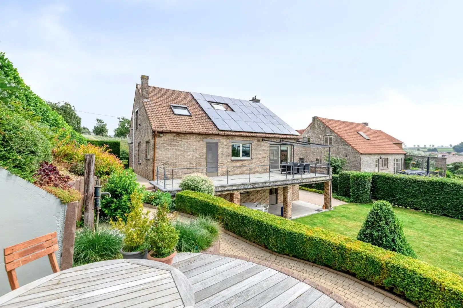 Instapklare woning met prachtig aangelegde tuin foto 29