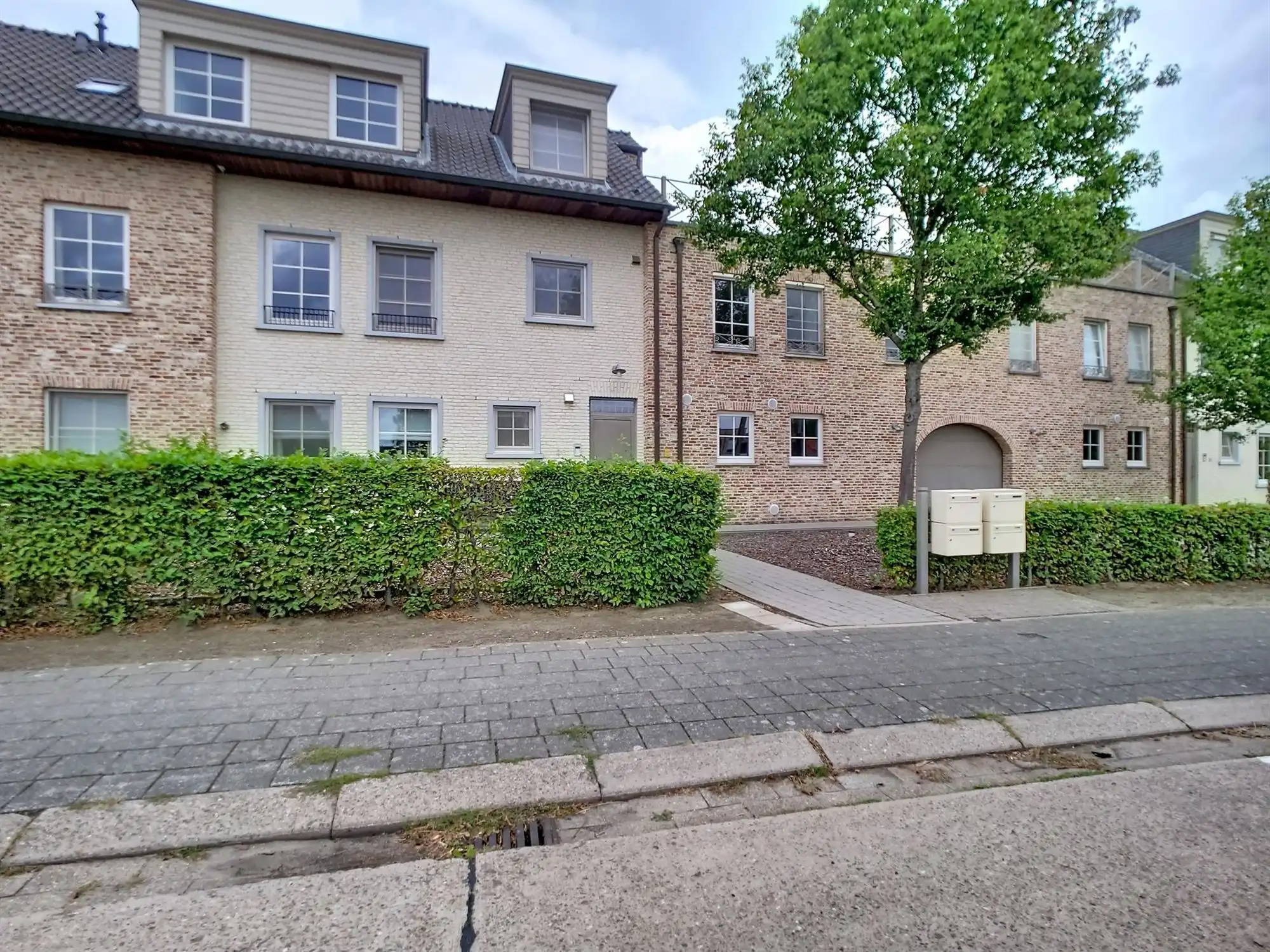 Ruim en verzorgd appartement met 2 slaapkamers, terras en autostaanplaats in centrum Itegem foto 16