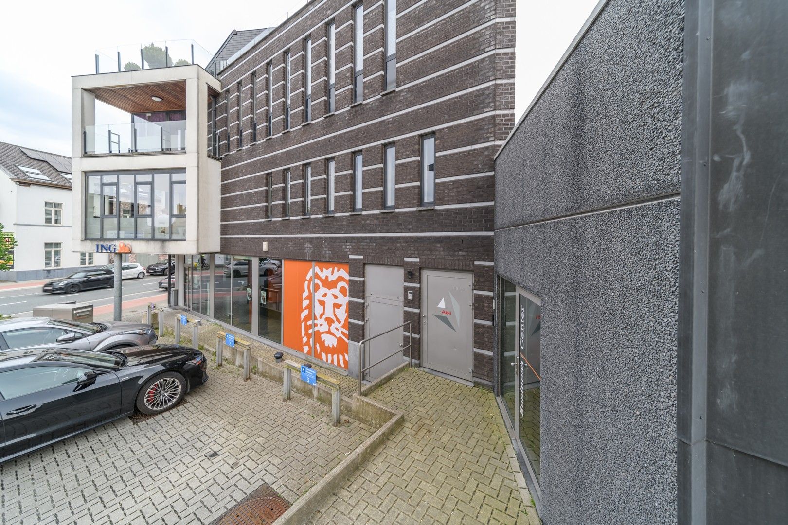 Hedendaagse kantoorruimte te koop nabij centrum Aalst foto 2