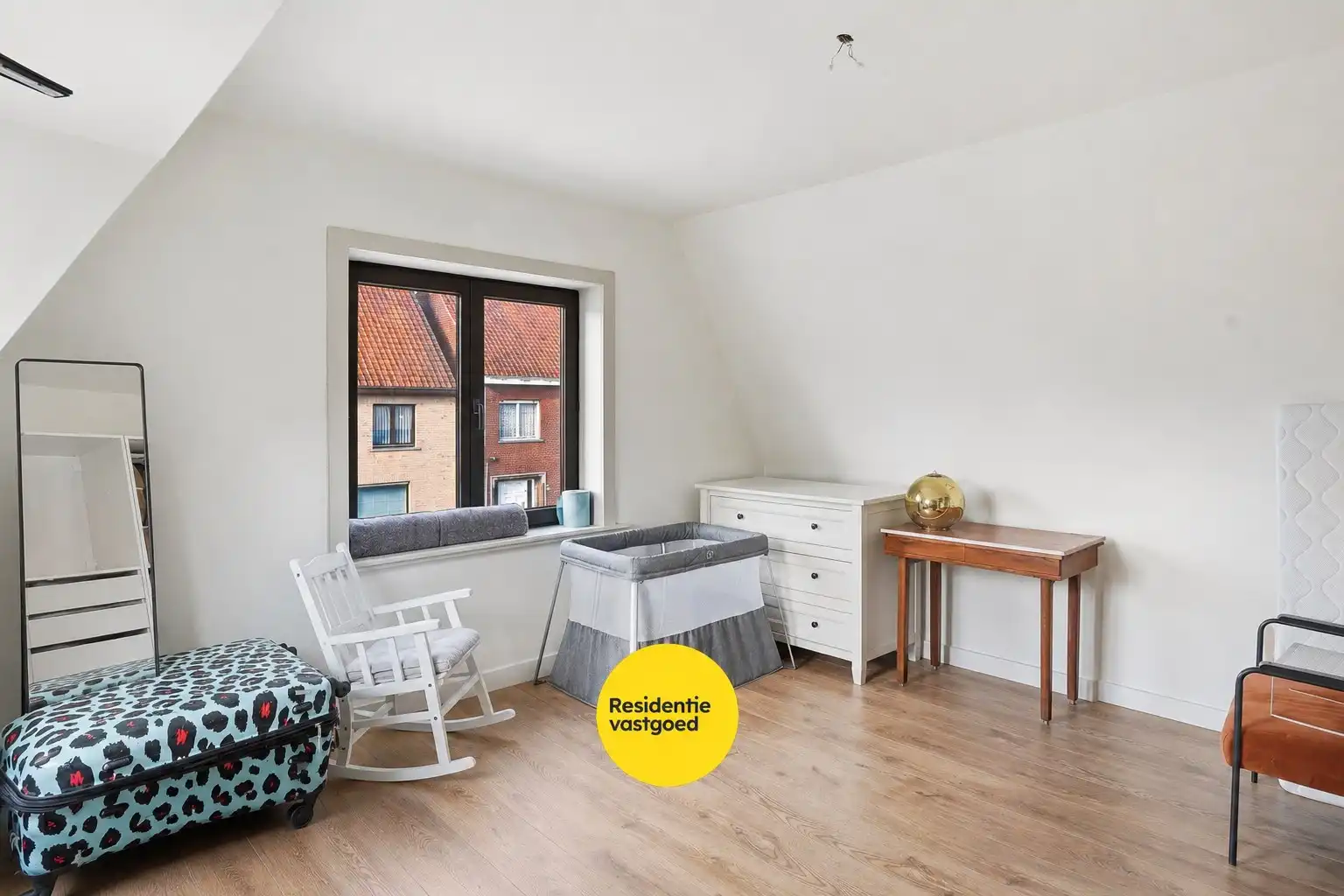 Alleenstaande woning met prachtige uitbouw in centrum Veldegem foto 20