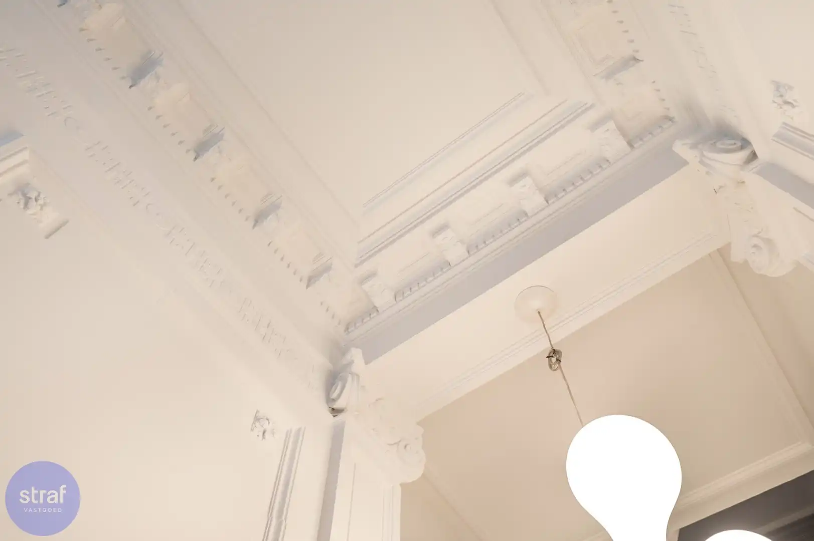 Klassevol Herenhuis met 6 slaapkamers met grote zonnige tuin foto 2