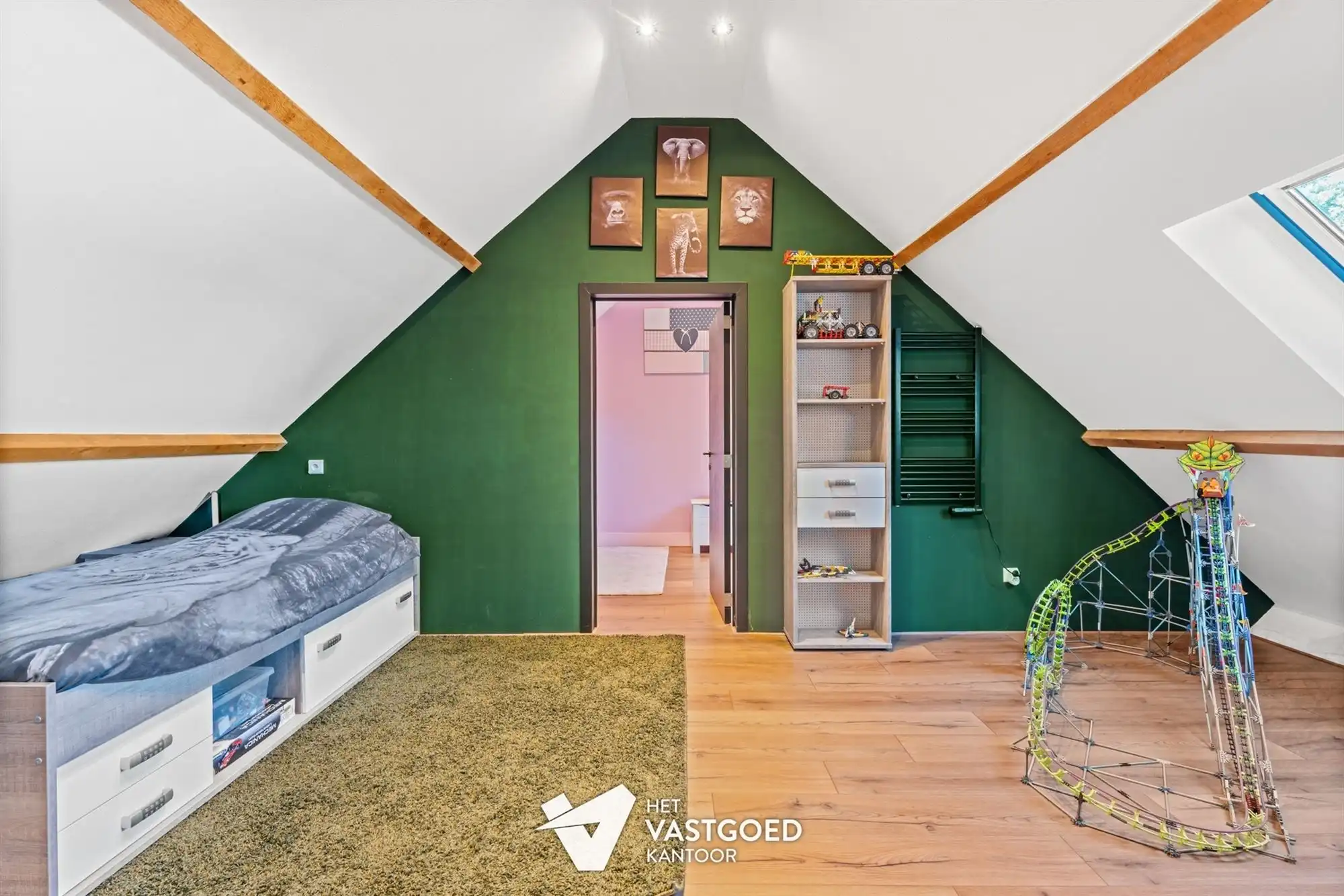 ZEER RUIME, GERENOVEERDE WONING OP TOP-LIGGING! foto 25