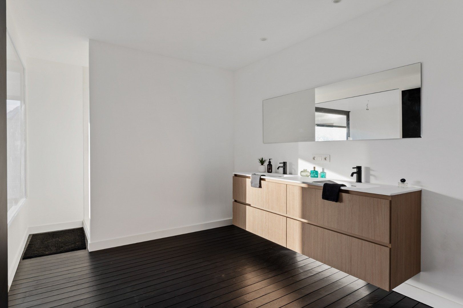 Volledig gerenoveerde woning van 197 m² met 2 à 3 slaapkamers te Wilrijk! foto 12