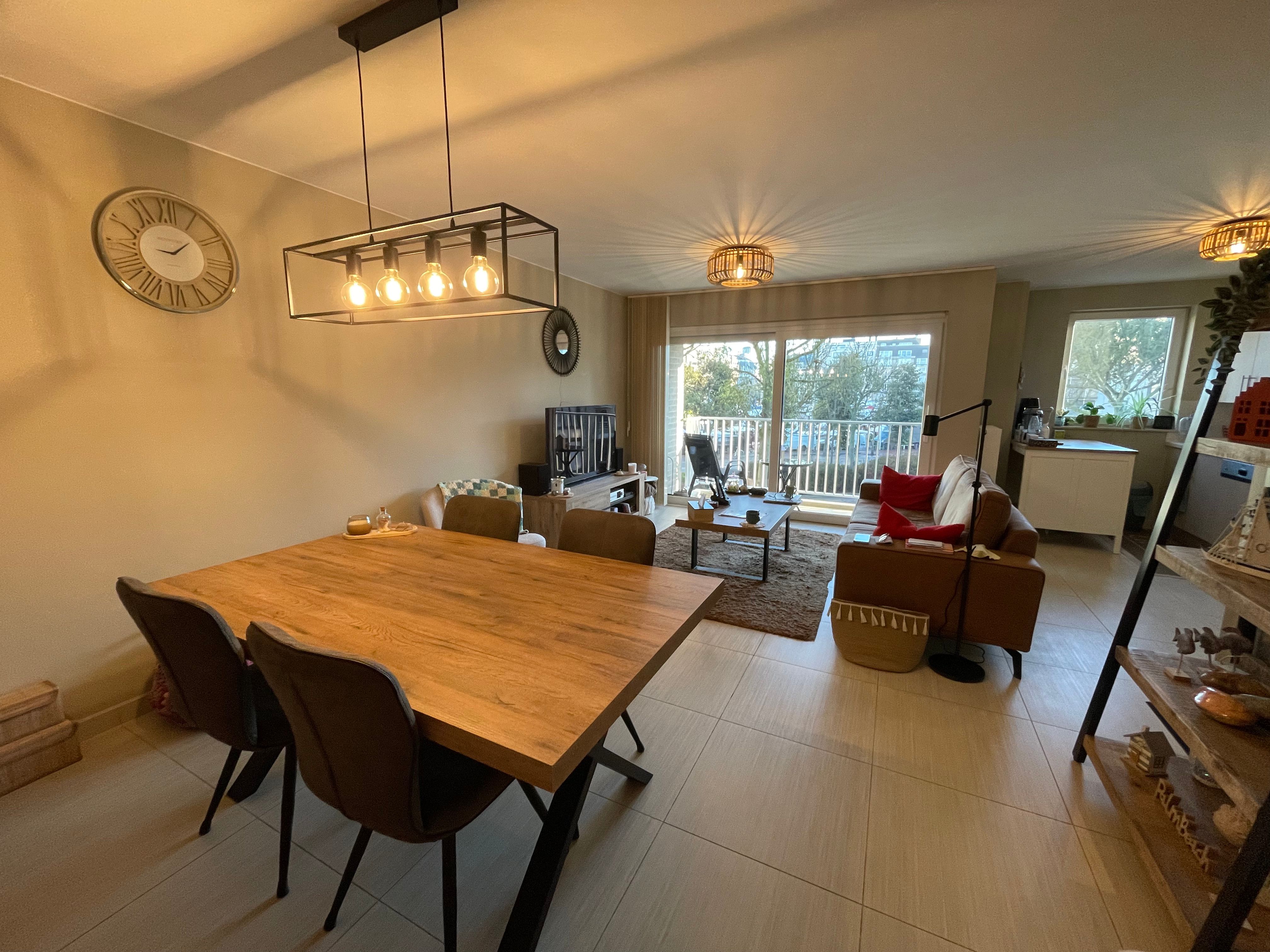 Mooi instapklaar appartement gelegen aan de Markt te Blankenberge met twee slaapkamers en terras. foto 2