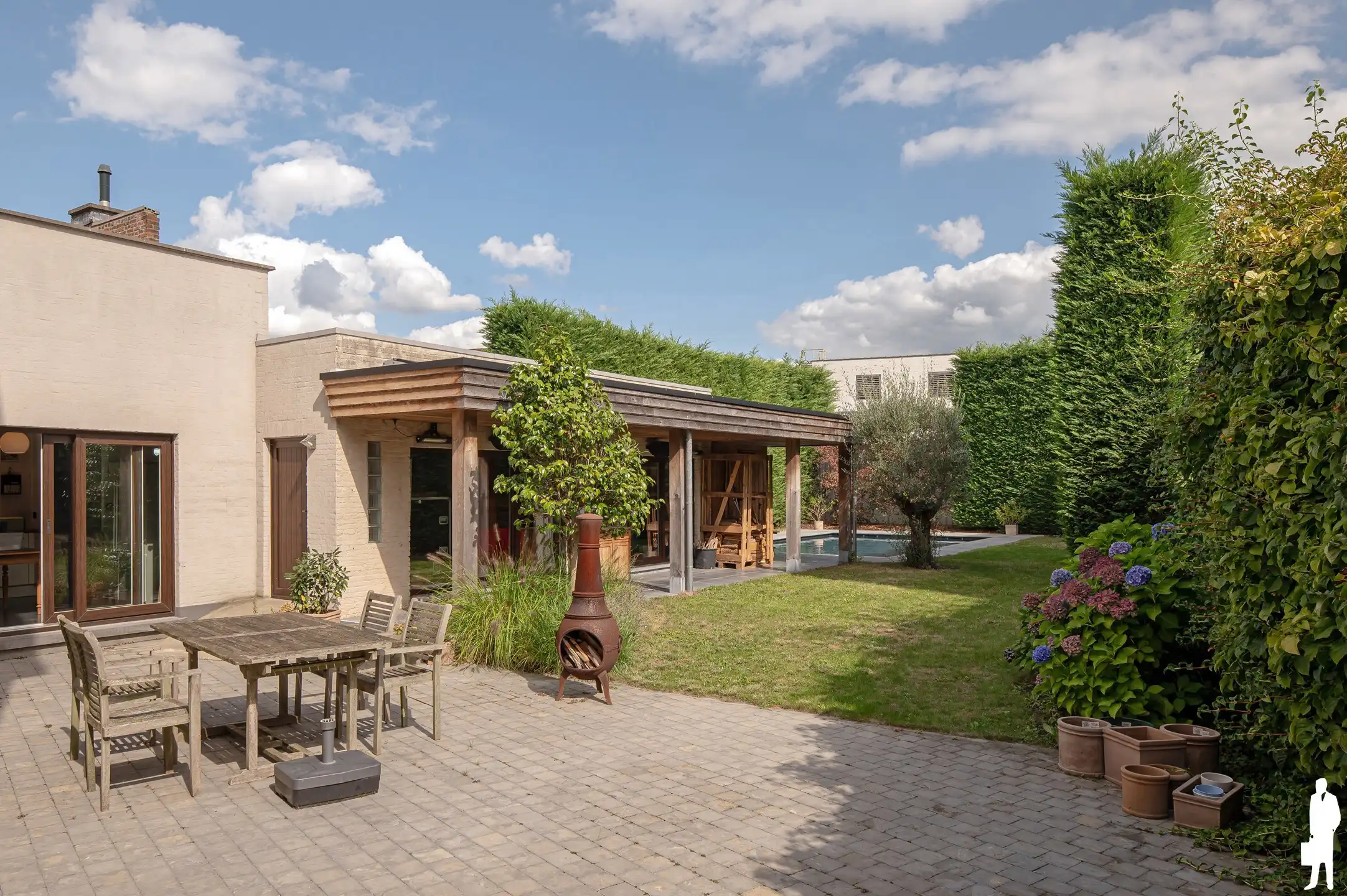 Karaktervolle woning met 6 slk, zwembad + atelier  foto 4
