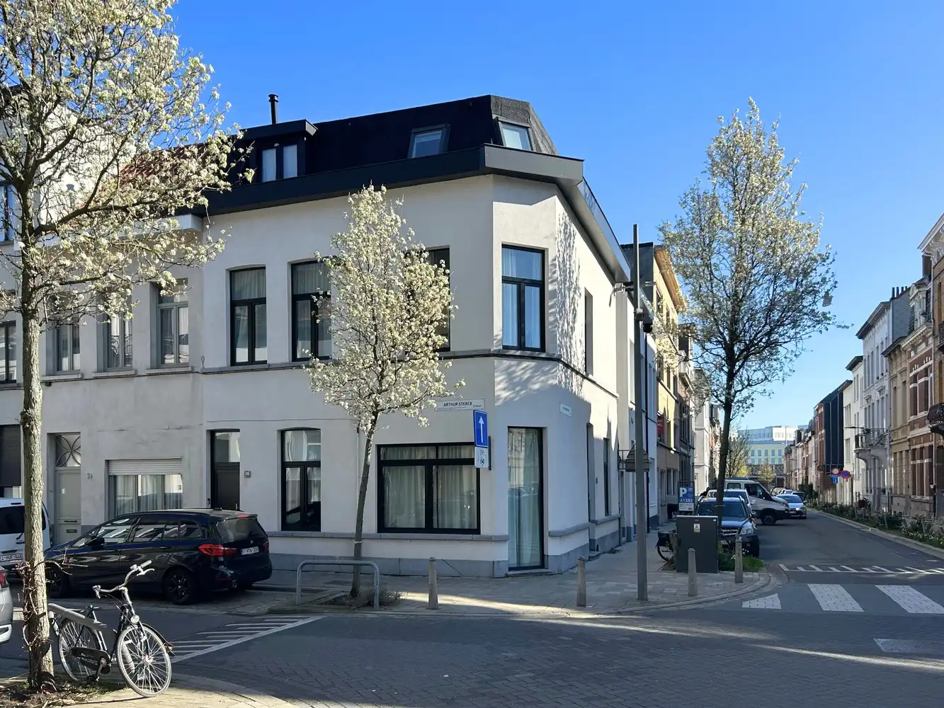 Instapklare, gerenoveerde starterswoning in hip Oud-Berchem foto 3