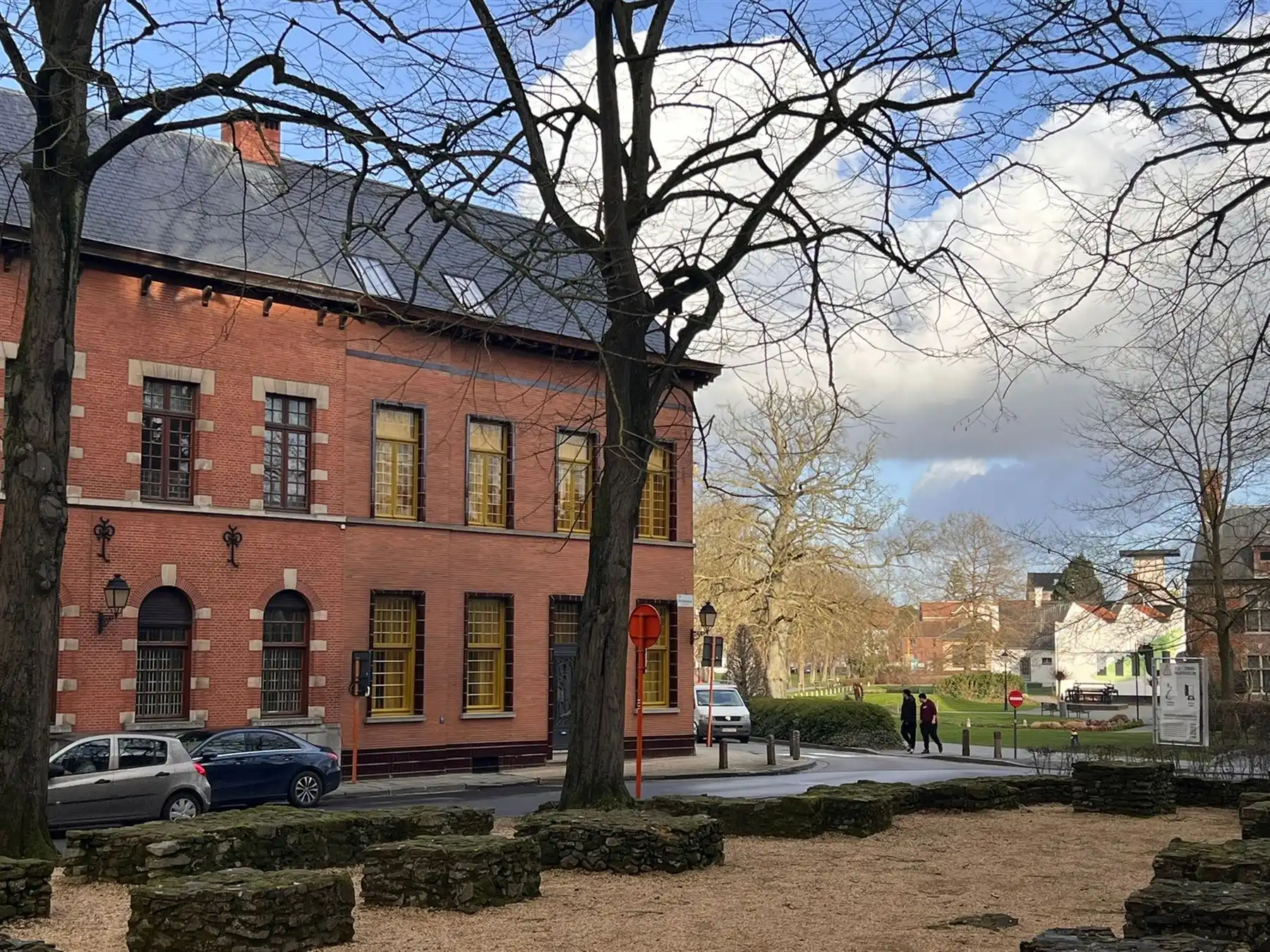 Karaktervol gerenoveerd burgerhuis met atelier foto 13