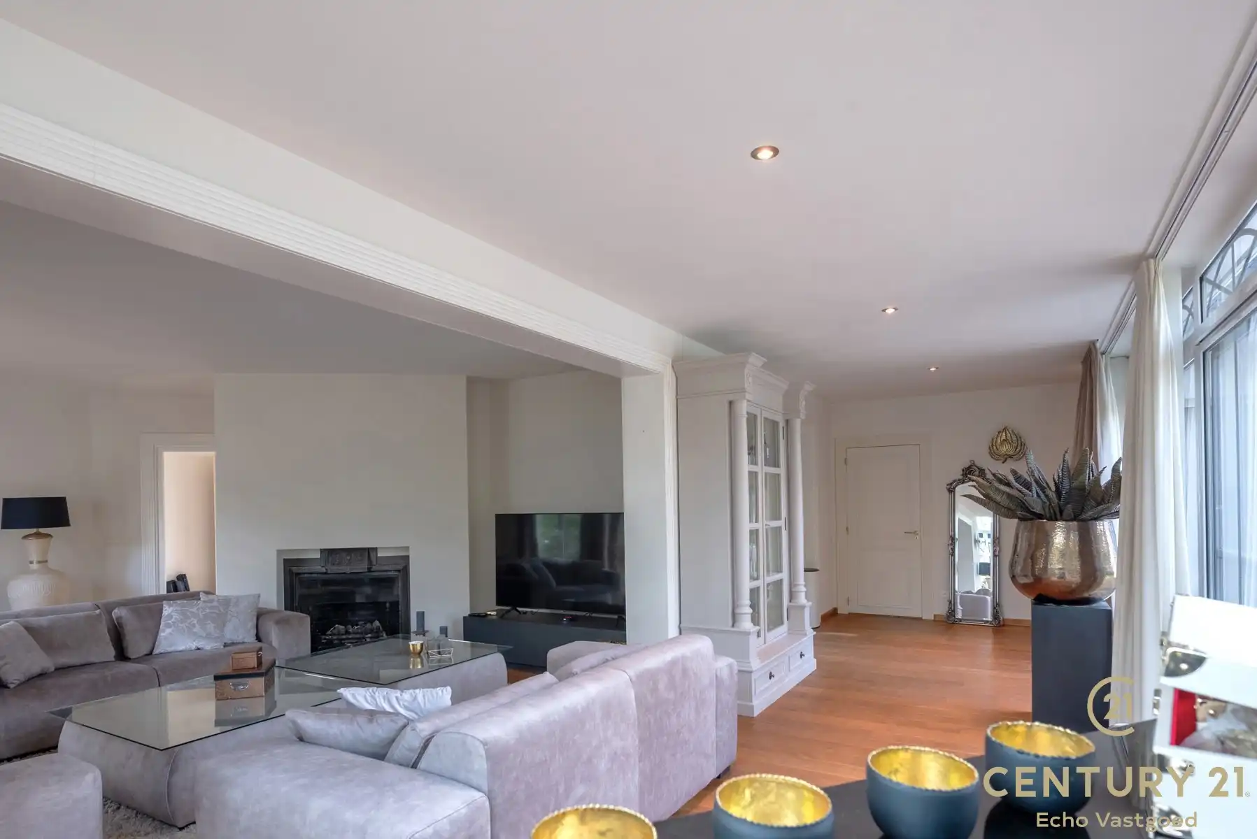 Gelijkvloerse fraaie villa met prachtige tuin op ca 1700m² foto 12