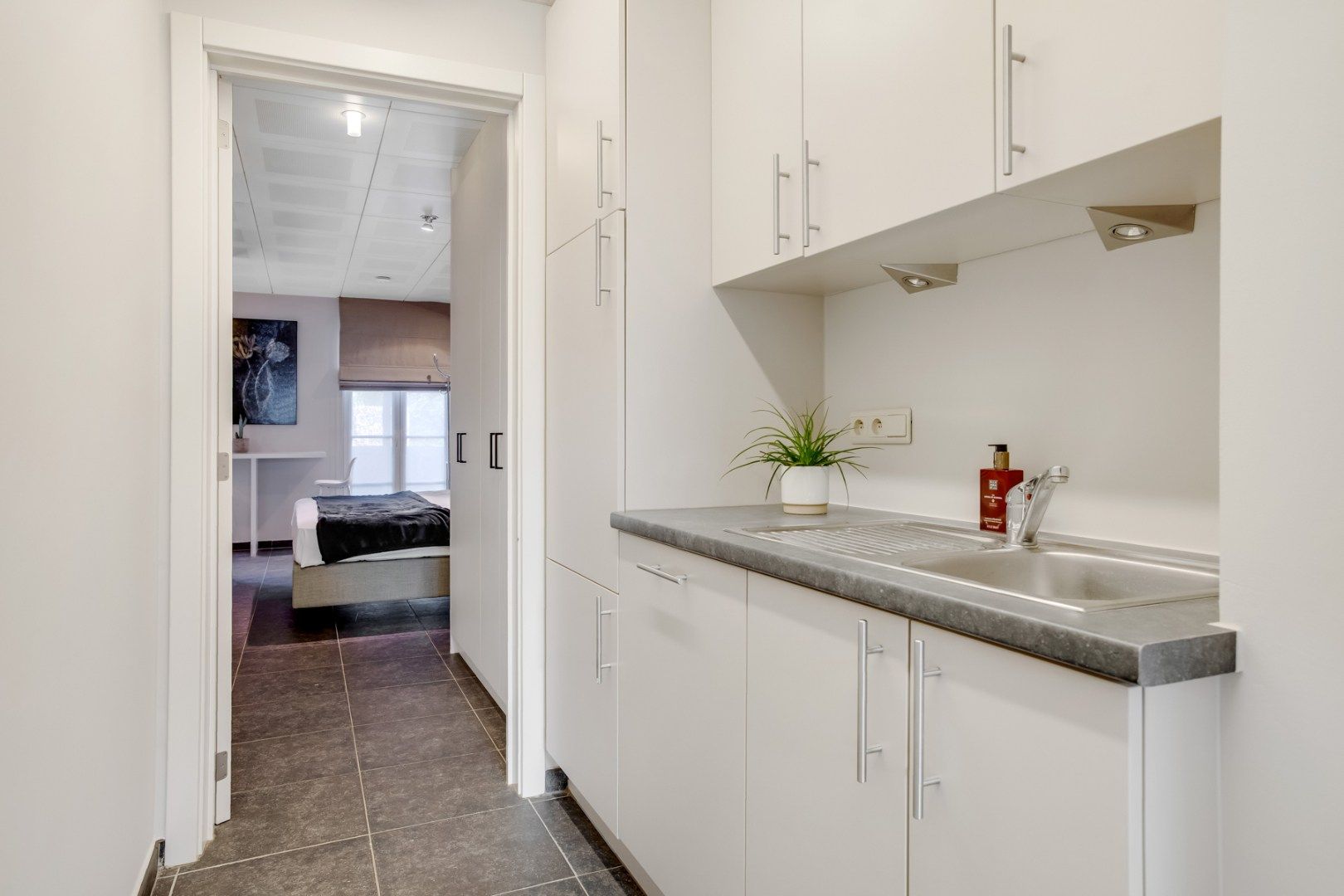 Gemeubelde gelijkvloerse studio in het centrum van Kasterlee-Lichtaart! foto 10