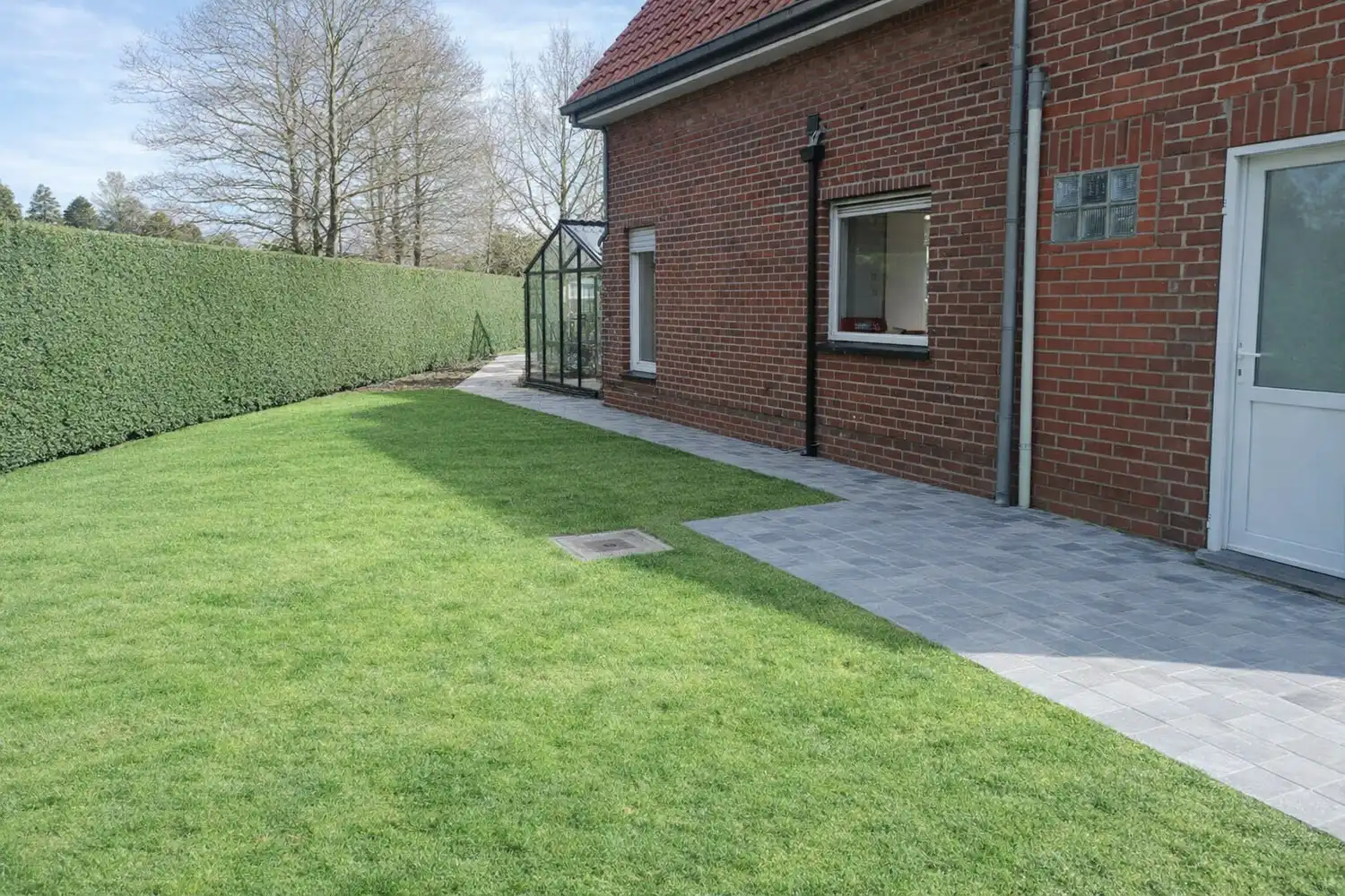 Vrijstaande woning met ruime tuin en dubbele garage op topligging te Maldegem foto 3