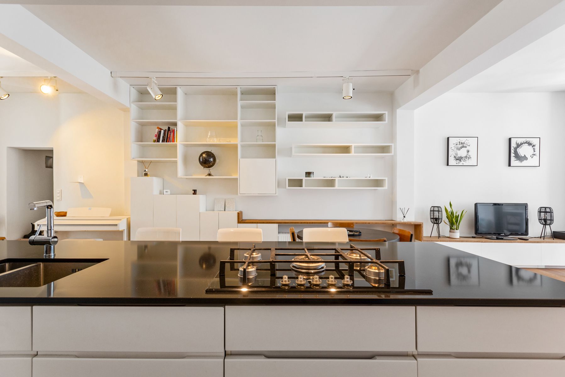 Stijlvol appartement met 30 m² terras en veel berging foto 5