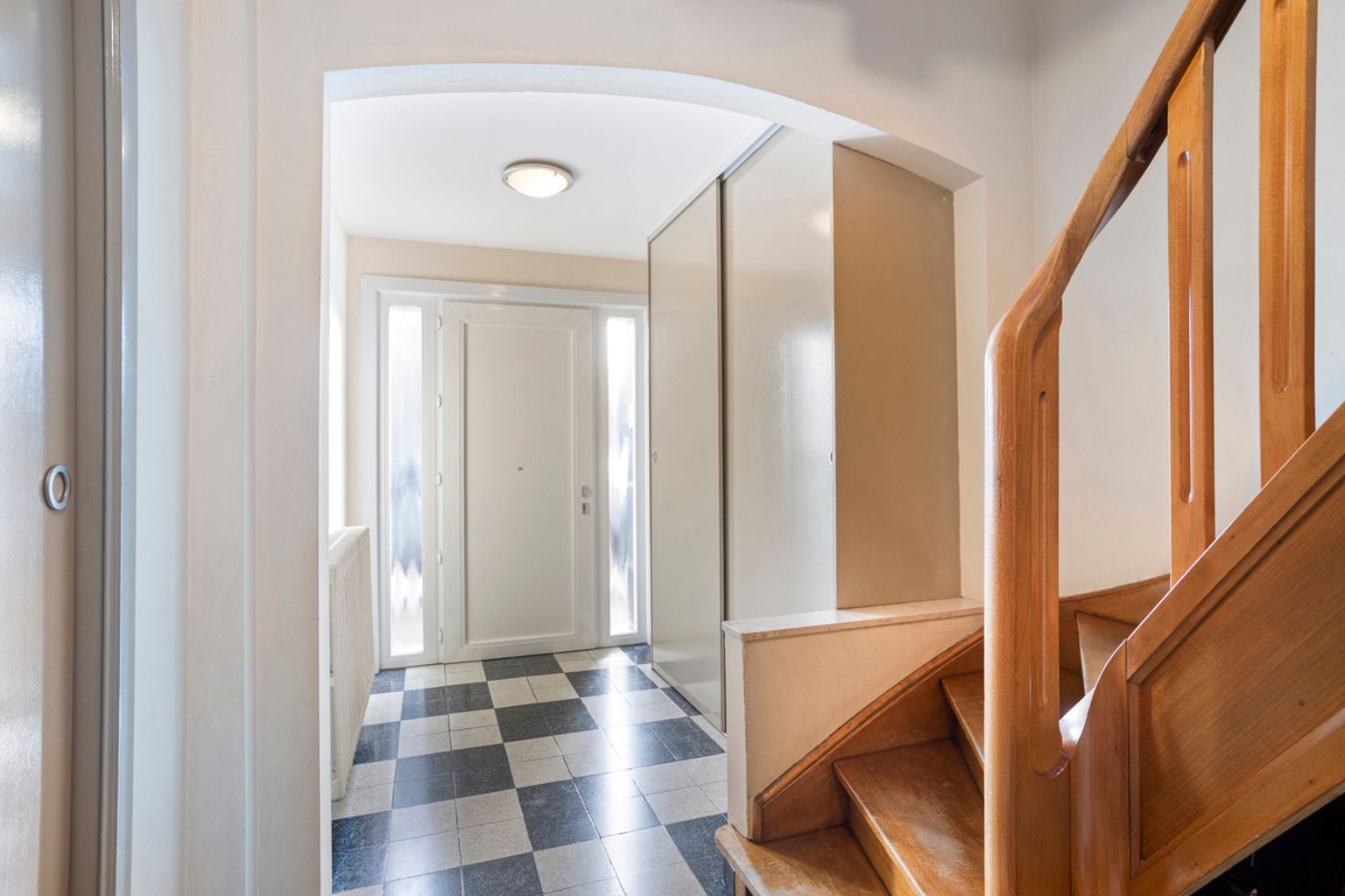 Gerenoveerde bel-étage woning met garage foto 5