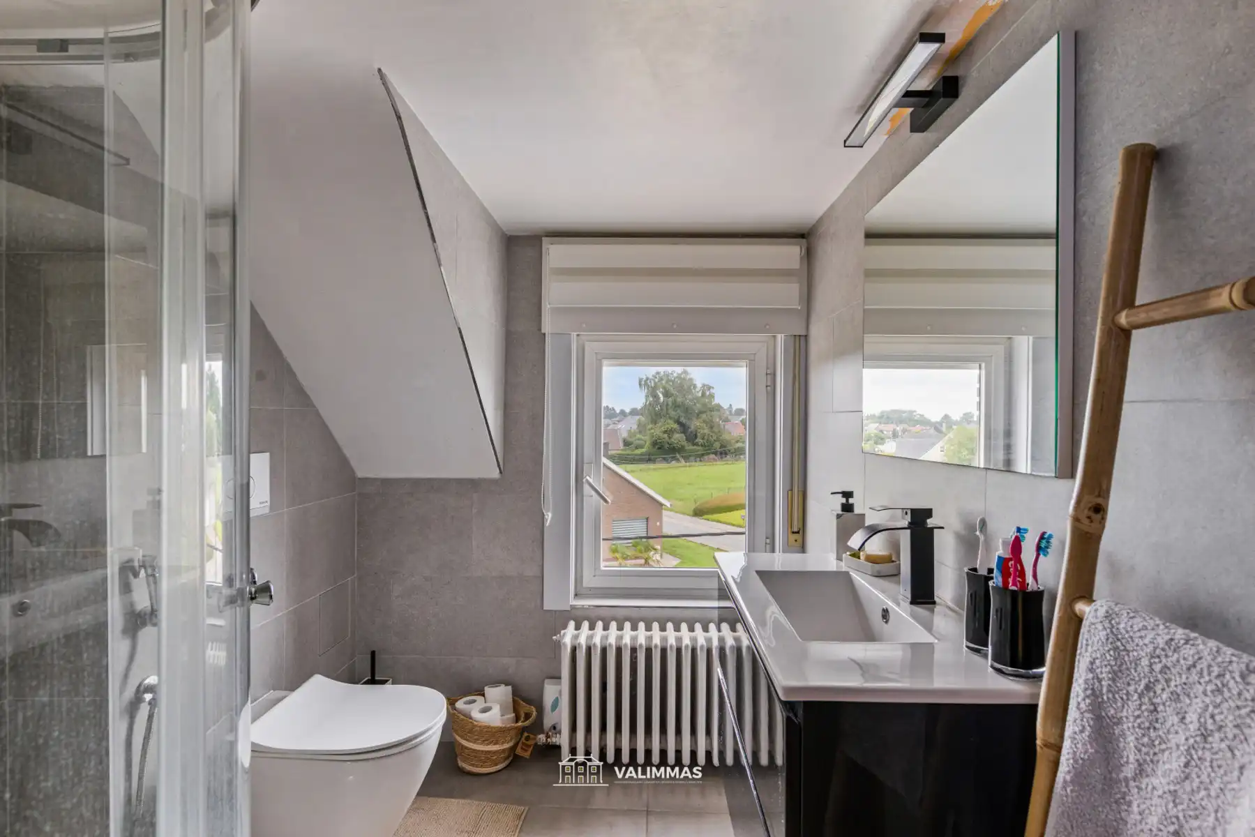 Verzorgde en welgelegen rijwoning met ruime garage, tuin... foto 17