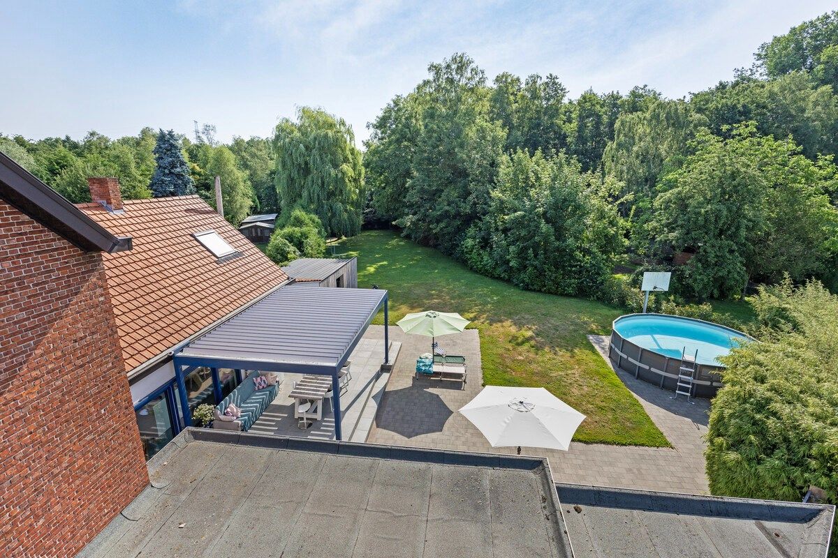 Ruim ingedeelde woning met 4 slpks op een mooi perceel van 21 are met achterliggend groen. foto 31