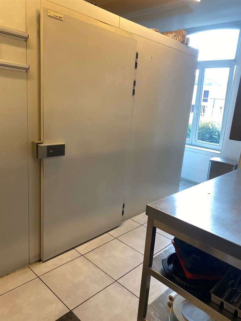 Prachtig historisch pand, gelegen op de Bosstraat in Maaseik en bestaande uit een instapklare gelijkvloerse horecazaak, bovenliggende B&B met 5 kamers en een privé loft. foto 16