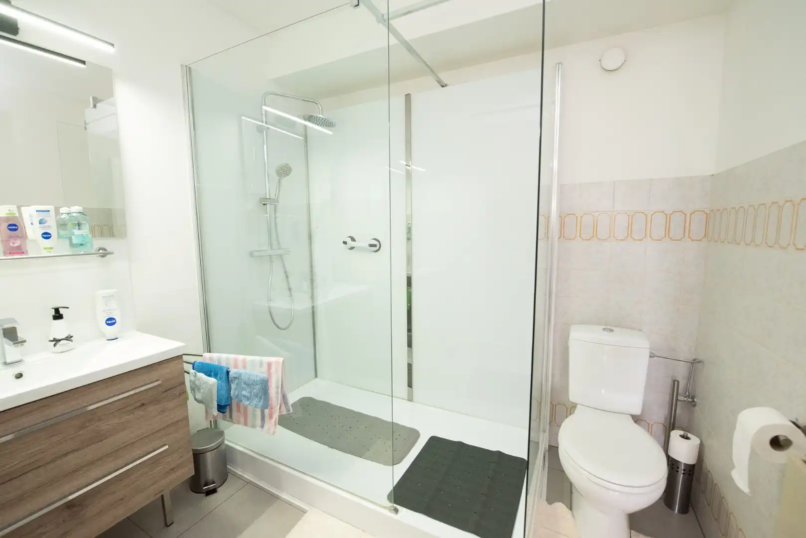 Te koop – Ruim gerenoveerd appartement in Residentie Regenboog. foto 8