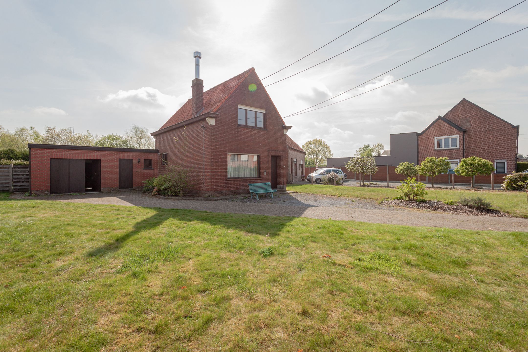 Te renoveren alleenstaande woning foto 2