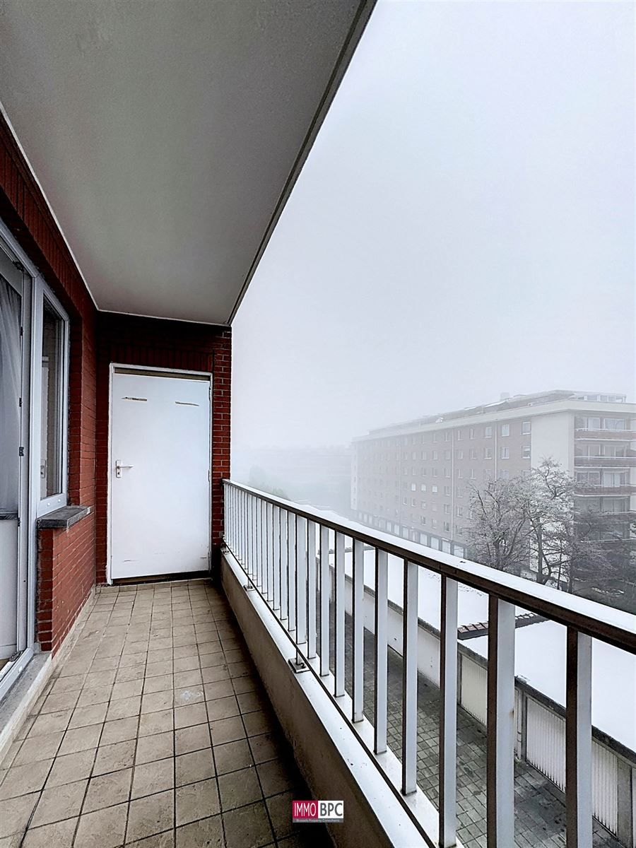 Volledig gereonveerd Appartement met 2 slk. foto 32