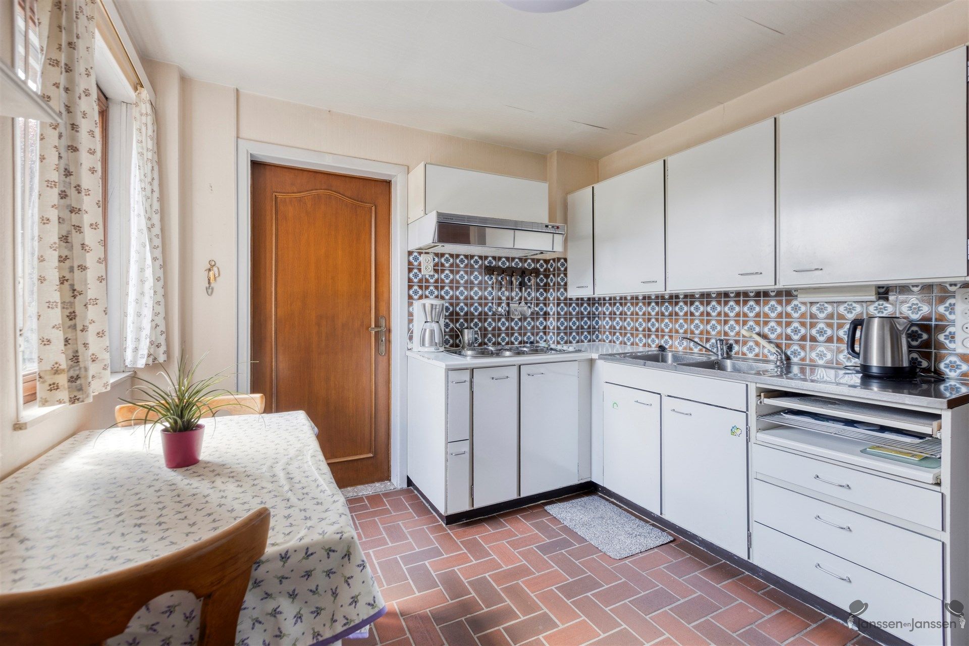 Karaktervolle gezinswoning met 5 slaapkamers en eindeloos potentieel te Leopoldsburg foto 8
