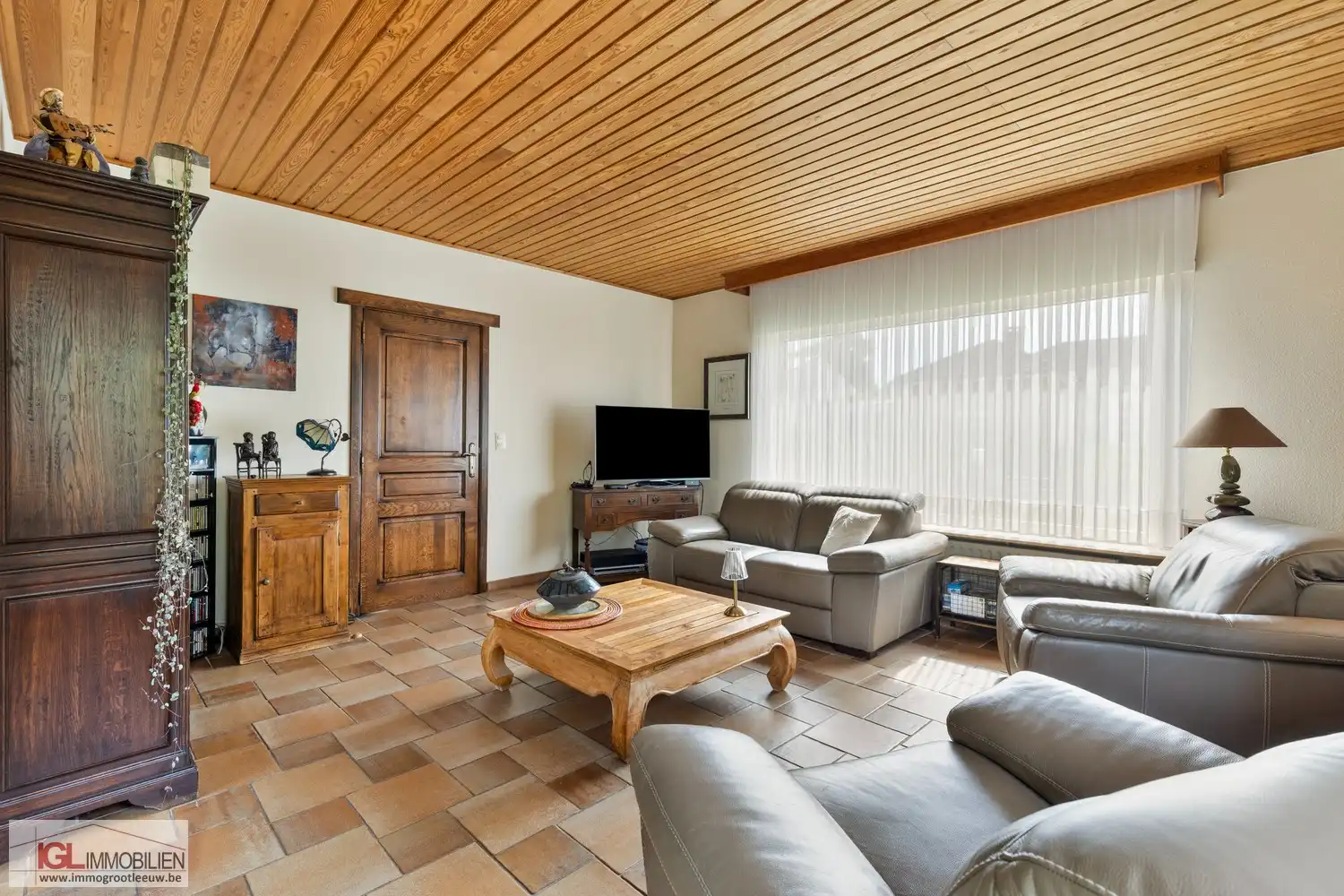 --- VERKOOP OP LIJFRENTE --- Charmante en perfect onderhouden bungalow met prachtige tuin foto 2