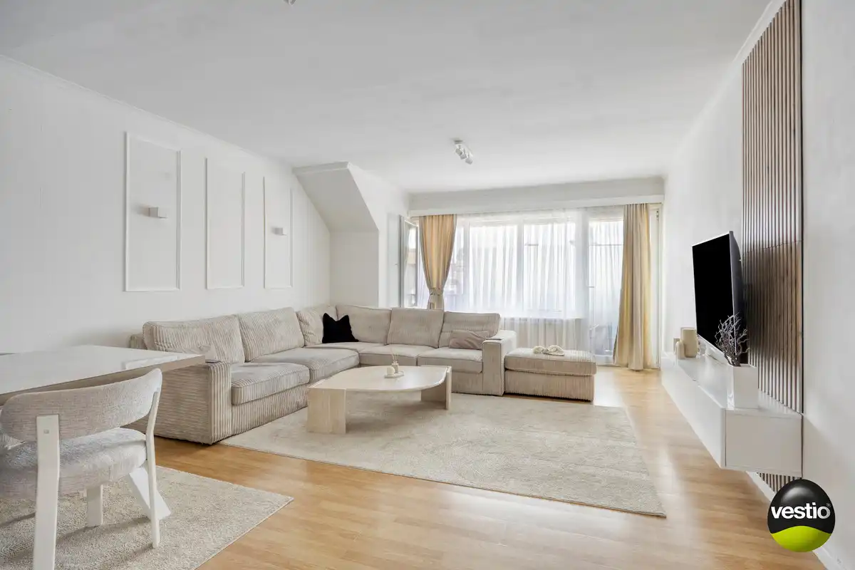 APPARTEMENT 90M² MET 2 SLK GELEGEN IN CENTRUM HOESELT. foto 6