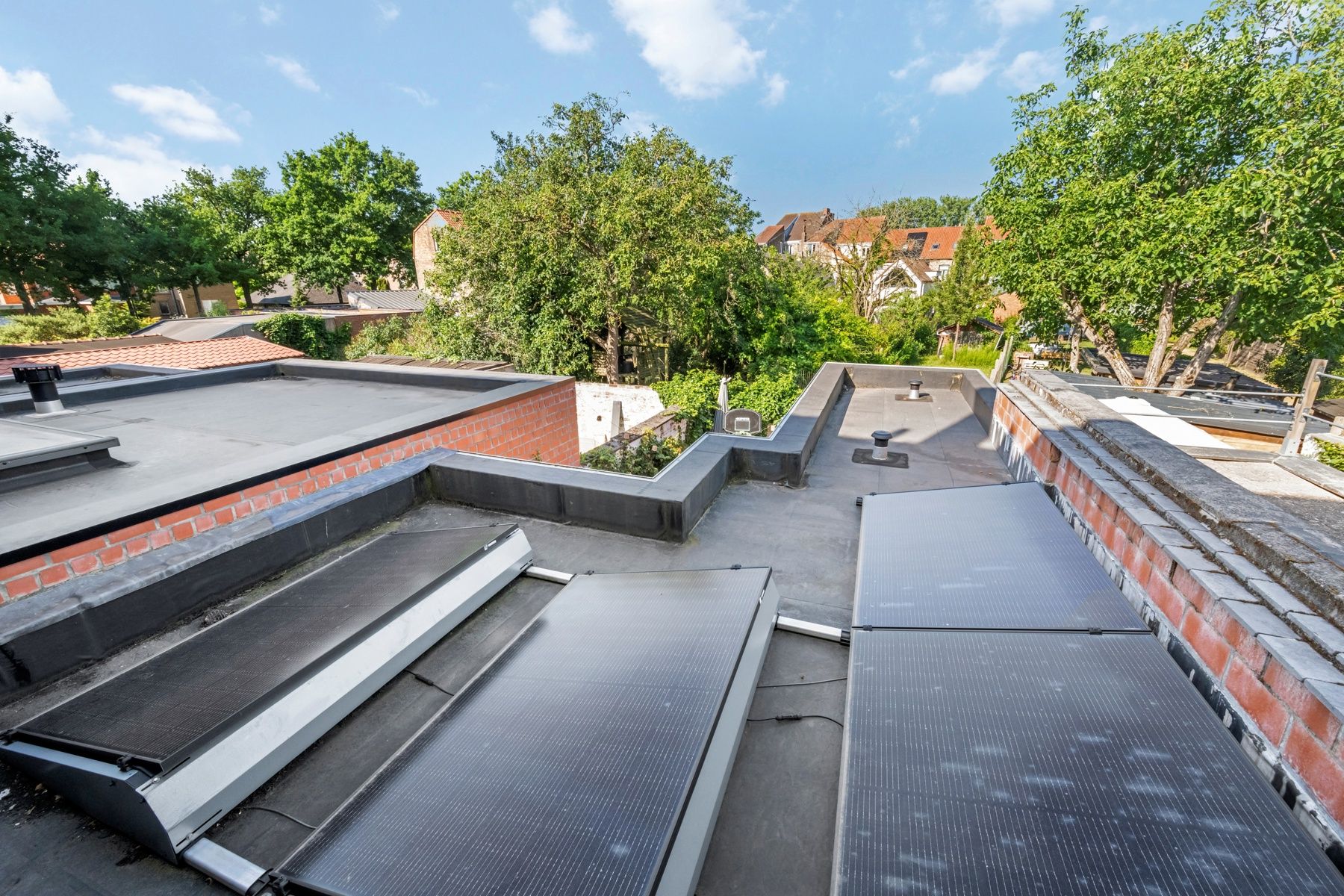 Smaakvol gerenoveerde woning in het hart van Assebroek foto 18