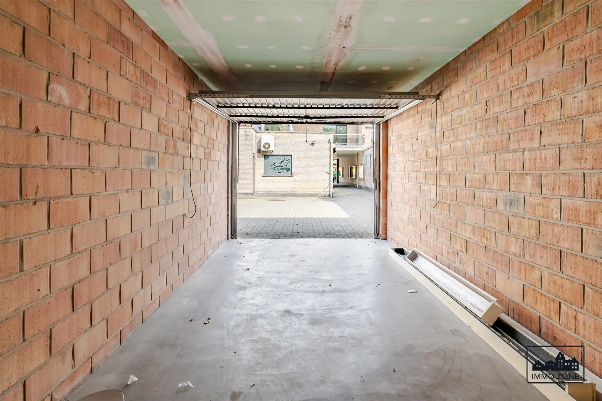 Ruim éénslaapkamerappartement te koop met terras en garage foto 9