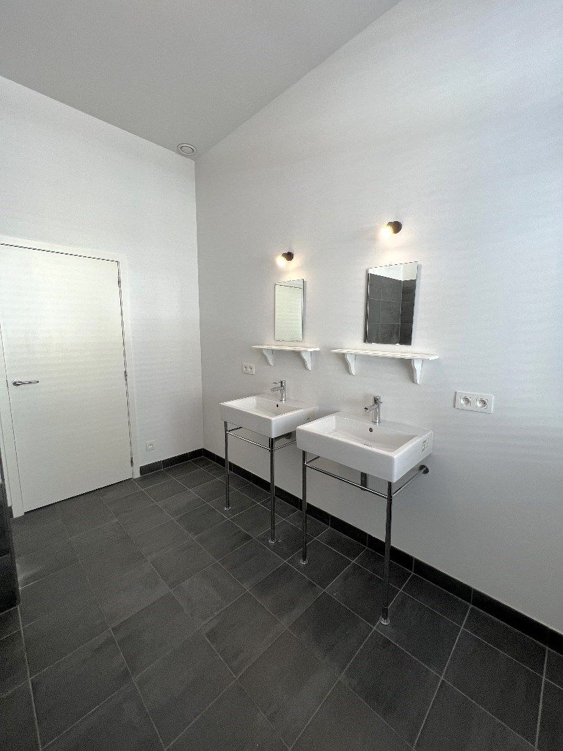 RUIM EN LICHTRIJK APPARTEMENT OP TOPLOCATIE IN CENTRUM IEPER foto 8