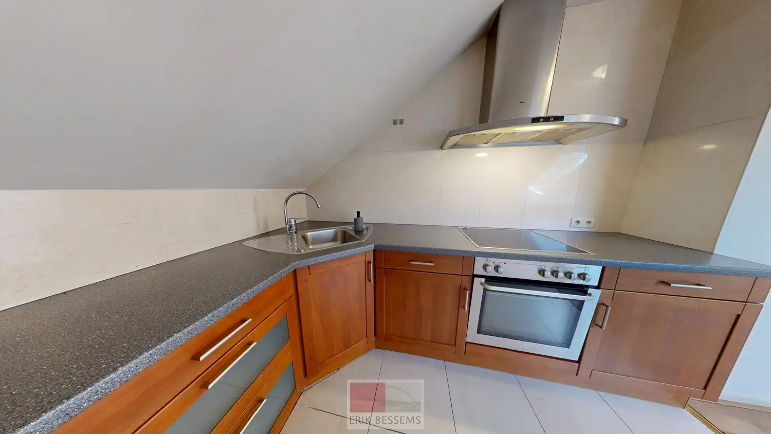 Gezellig 1-slaapkamer dakappartement met ruime leefruimte / open keuken ZONDER LIFT foto 7