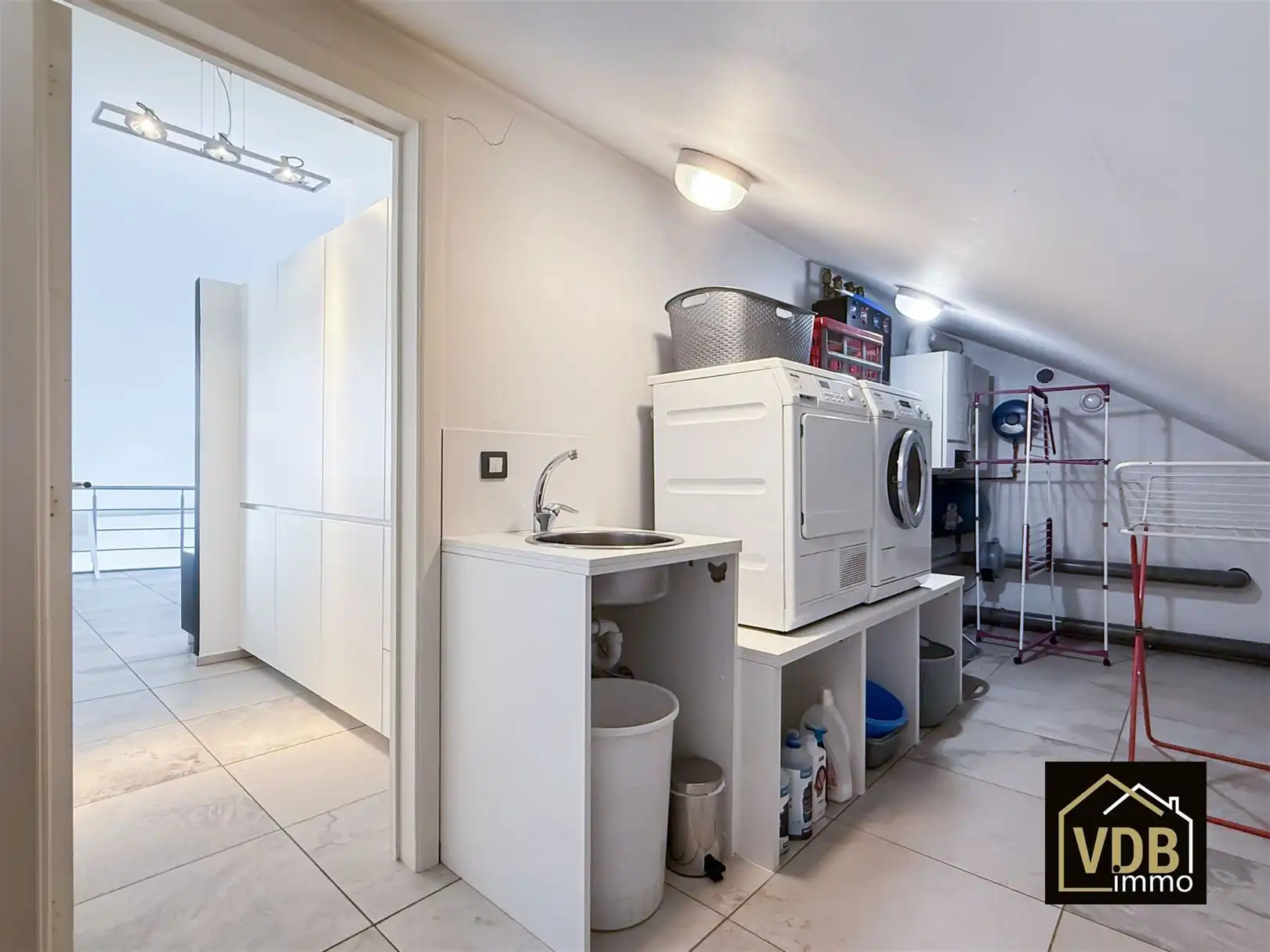 COMMERCIEEL PAND MET PENTHOUSE OP TOP LOCATIE foto 66