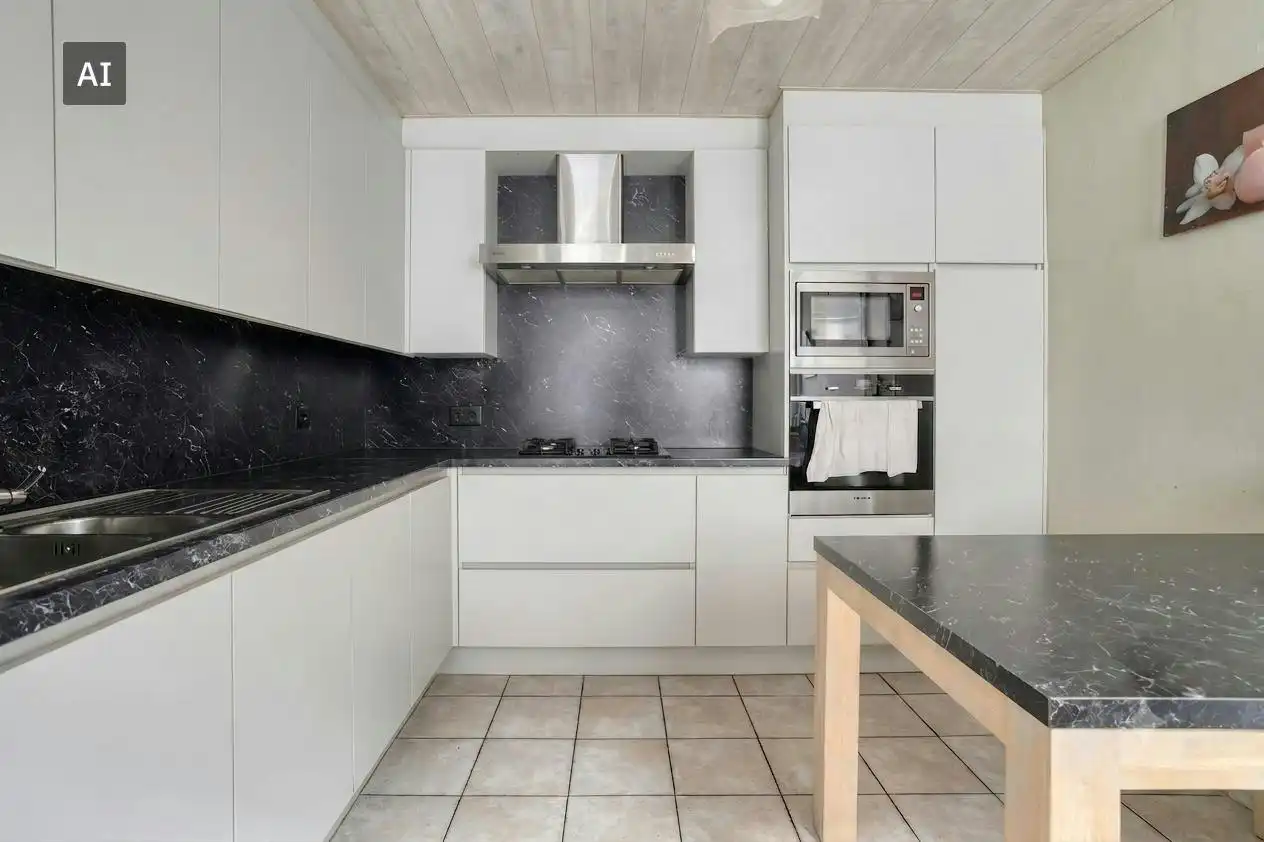 Veel ruimte, veel mogelijkheden: huis te koop in Izegem foto 3