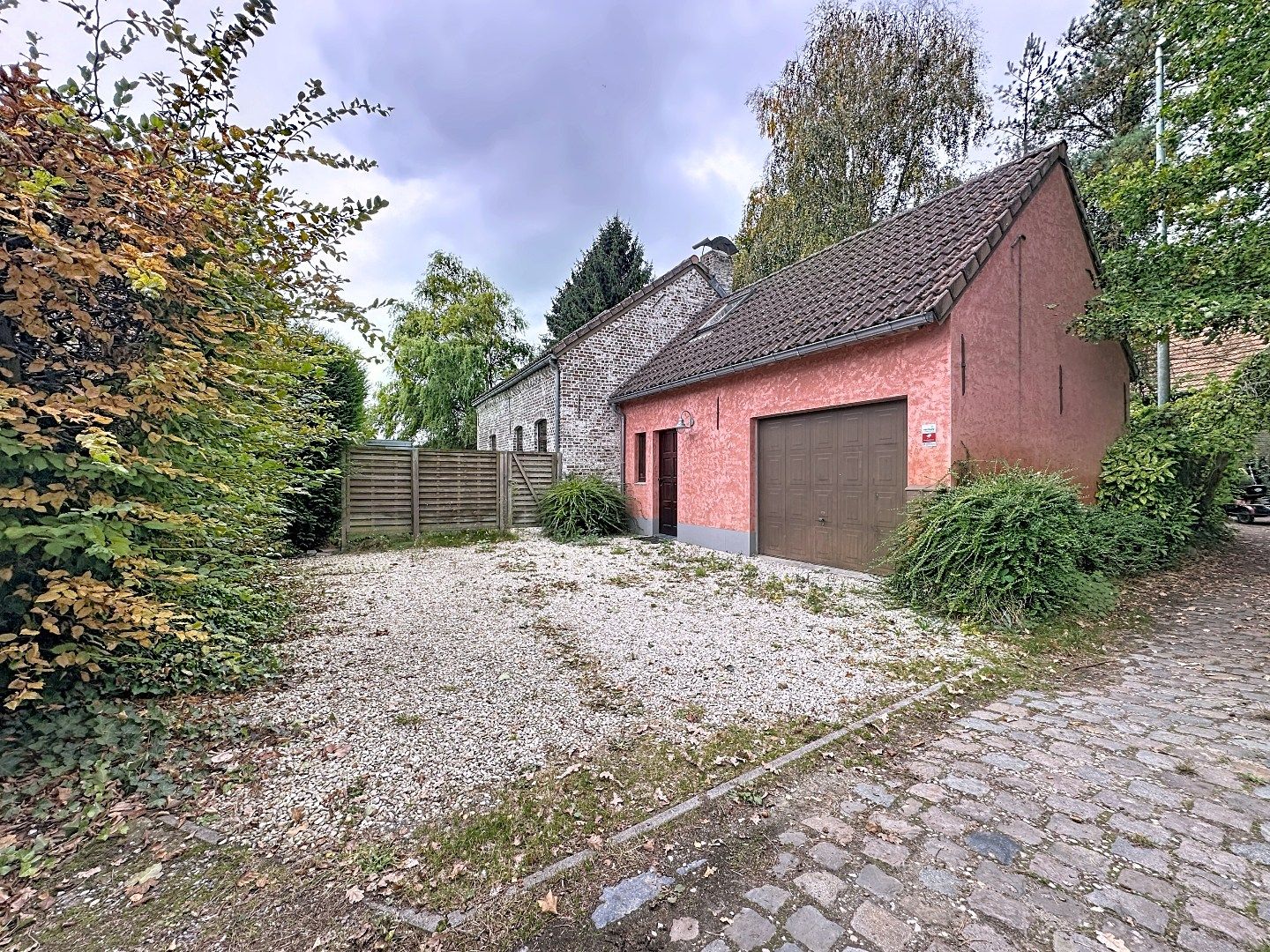 Vrijstaande woning met authentieke charme nabij centrum Testelt. foto {{pictureIndex}}