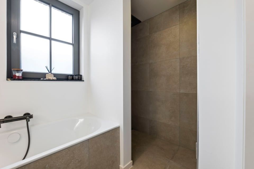 PRACHTIG NIEUWBOUWAPPARTEMENT MET 2 SLKS EN EEN STAANPLAATS IN HET LANDELIJKE HEERS foto 18