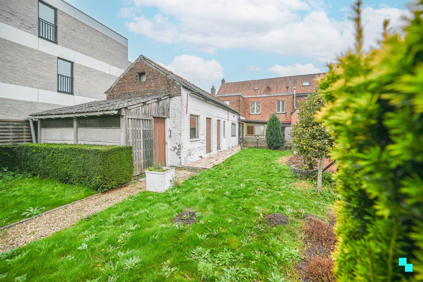 Riante woonst met 5 slaapkamers en uitweg foto 19