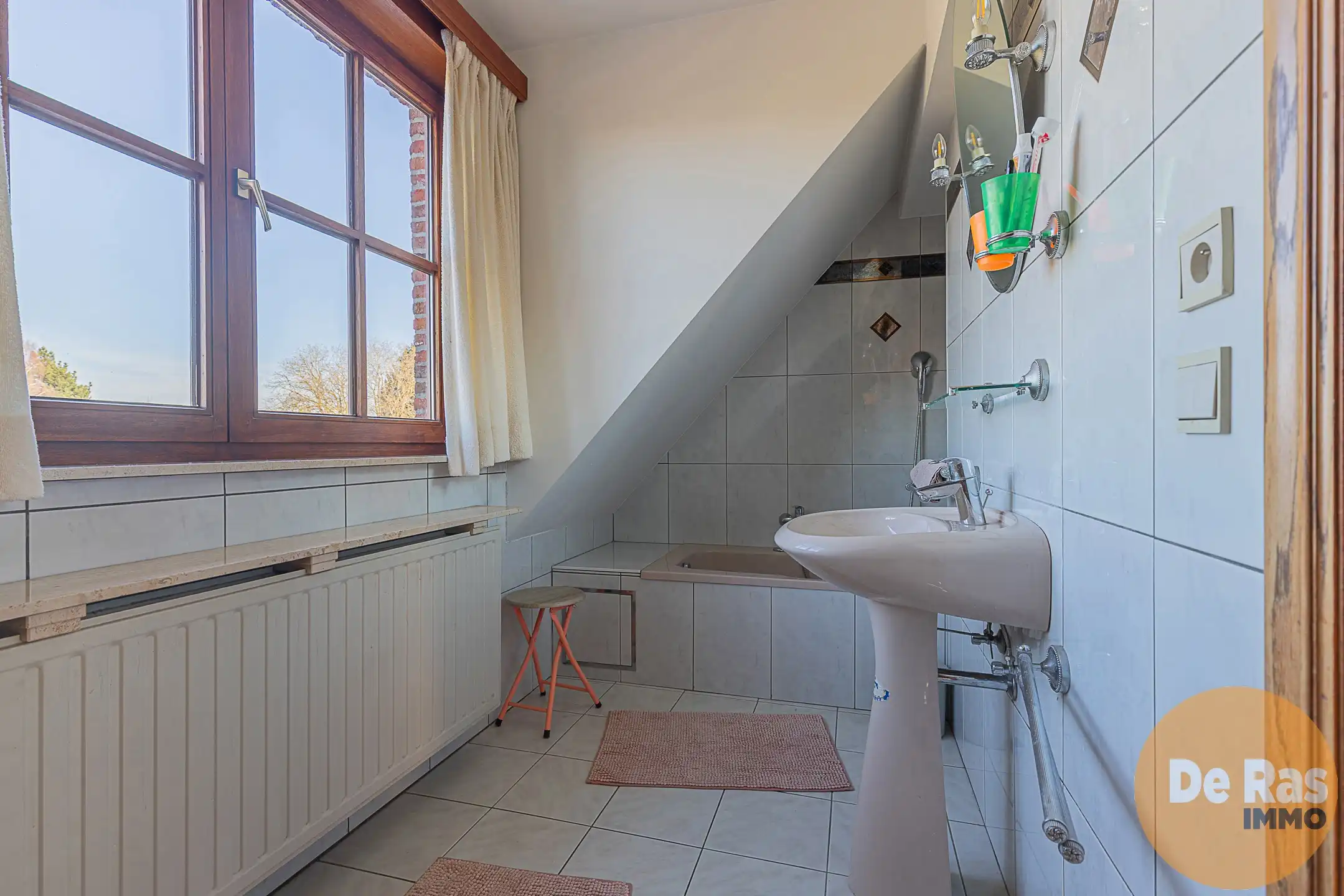 Ruime woning met grote garage en tuin vlakbij station Ede foto 20