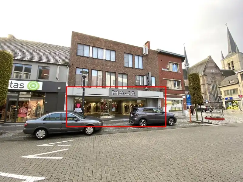 400M² HANDELSRUIMTE OP A-LOCATIE! foto {{pictureIndex}}