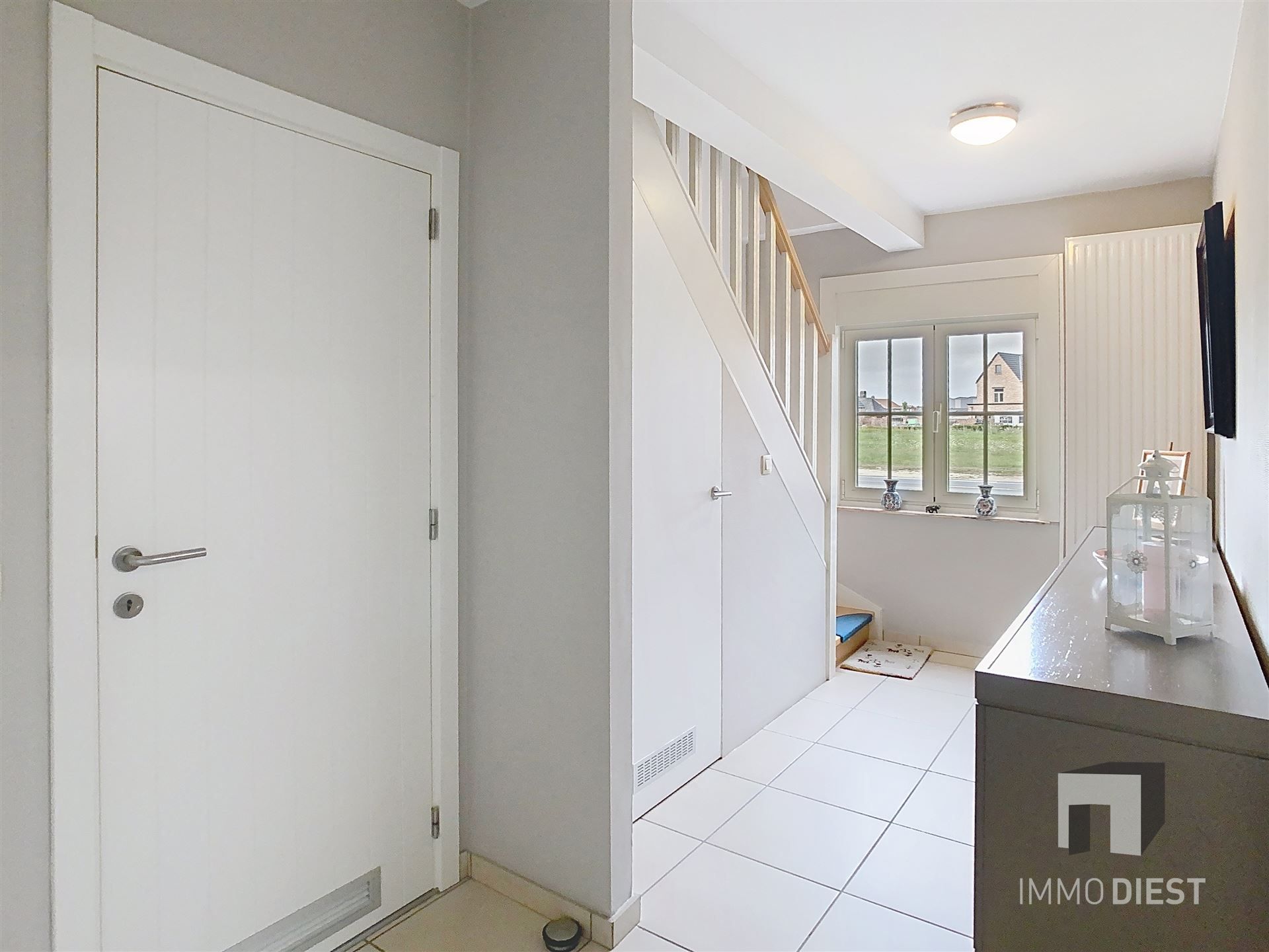 Aantrekkelijke en instapklare woning met 3 slaapkamers en prachtig aangelegde tuin op 12a 77ca. foto 17