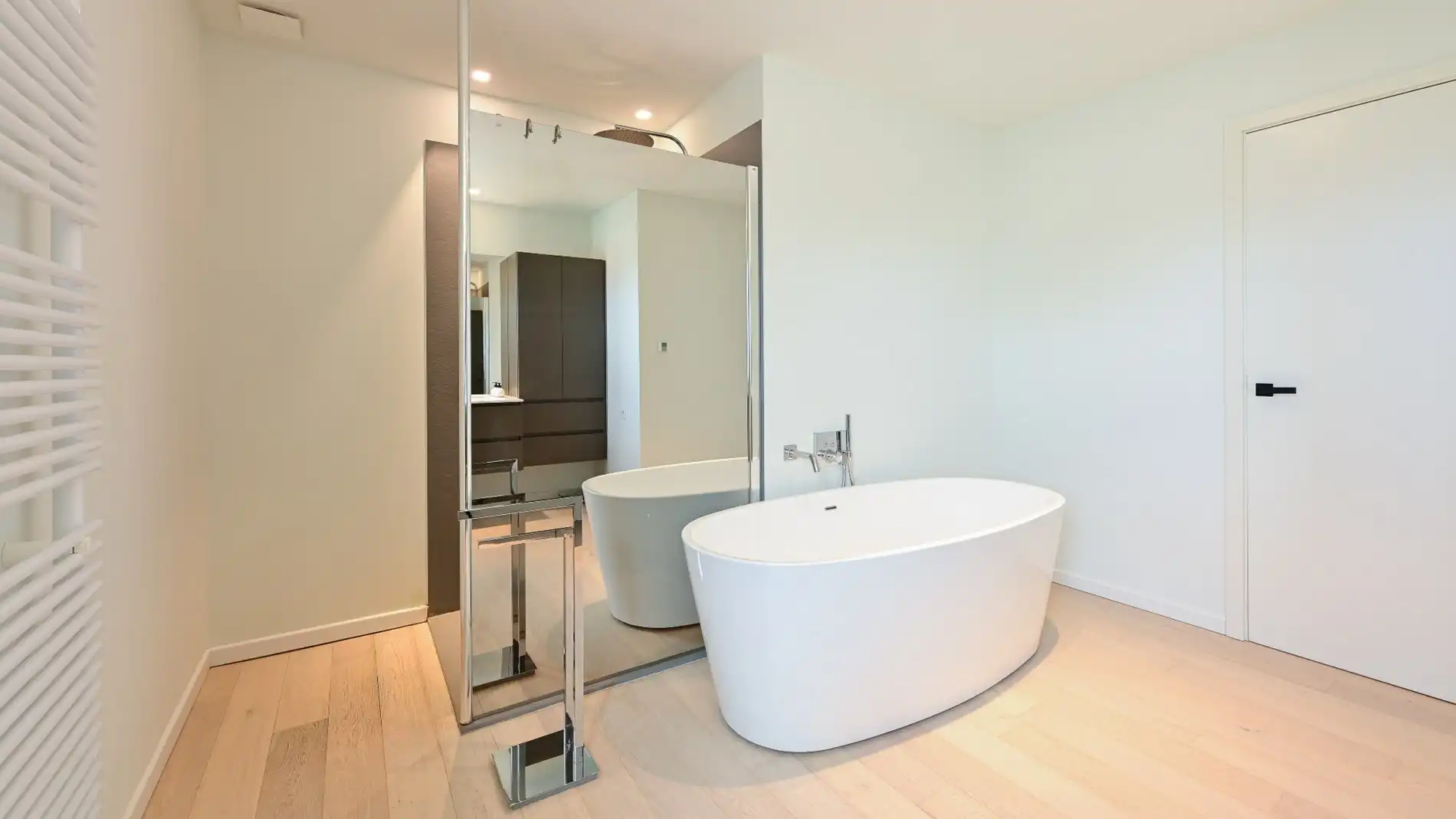 Hedendaagse villa (°2017) gelegen vlakbij het centrum van Knokke. foto 21